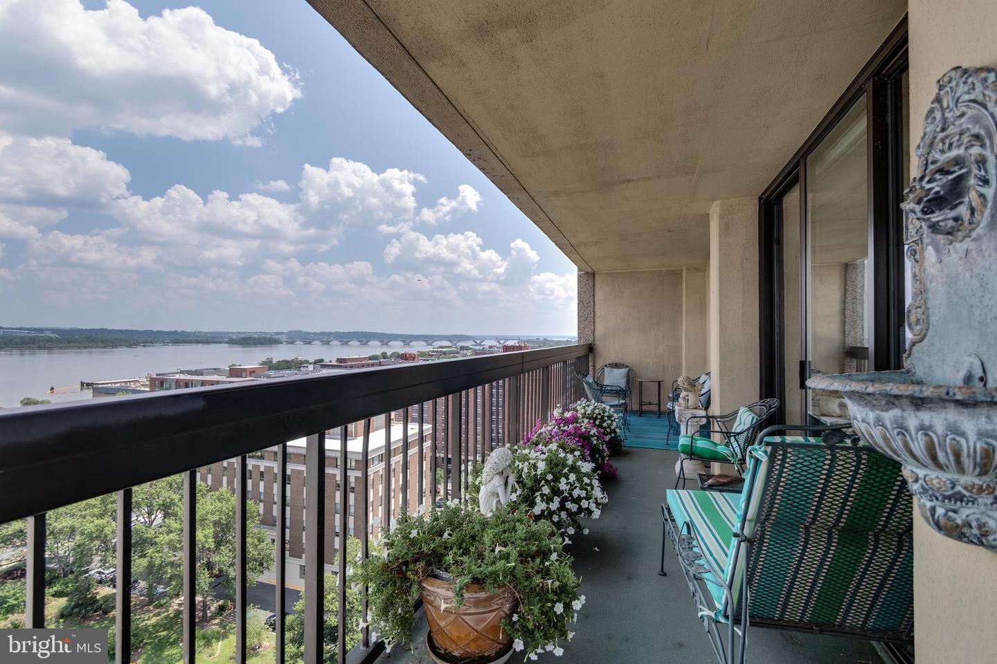 400 MADISON ST #1308, ALEXANDRIA, Virginia 22314, 3 Bedrooms Bedrooms, ,2 BathroomsBathrooms,Residential,For sale,400 MADISON ST #1308,VAAX2048130 MLS # VAAX2048130