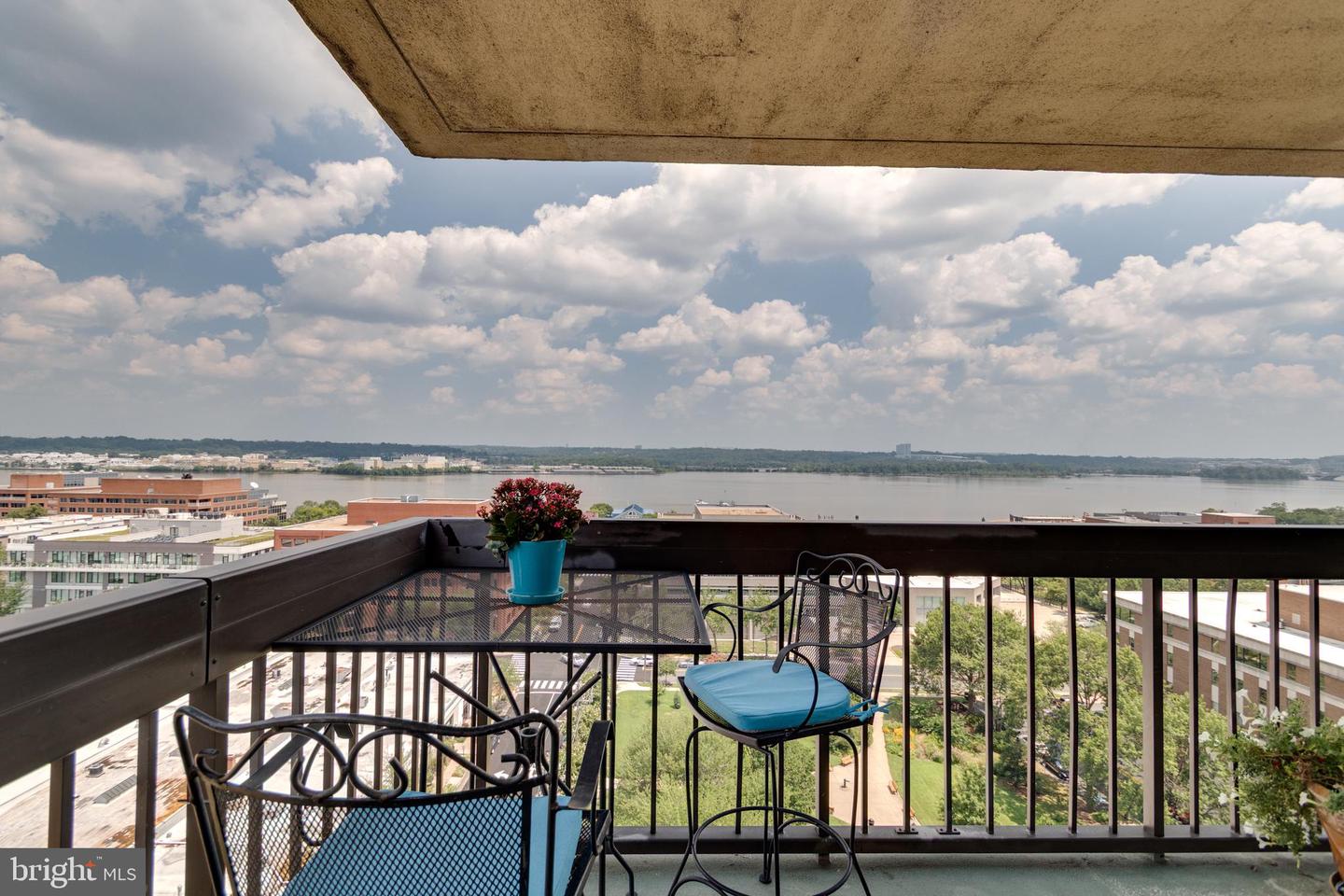 400 MADISON ST #1308, ALEXANDRIA, Virginia 22314, 3 Bedrooms Bedrooms, ,2 BathroomsBathrooms,Residential,For sale,400 MADISON ST #1308,VAAX2048130 MLS # VAAX2048130