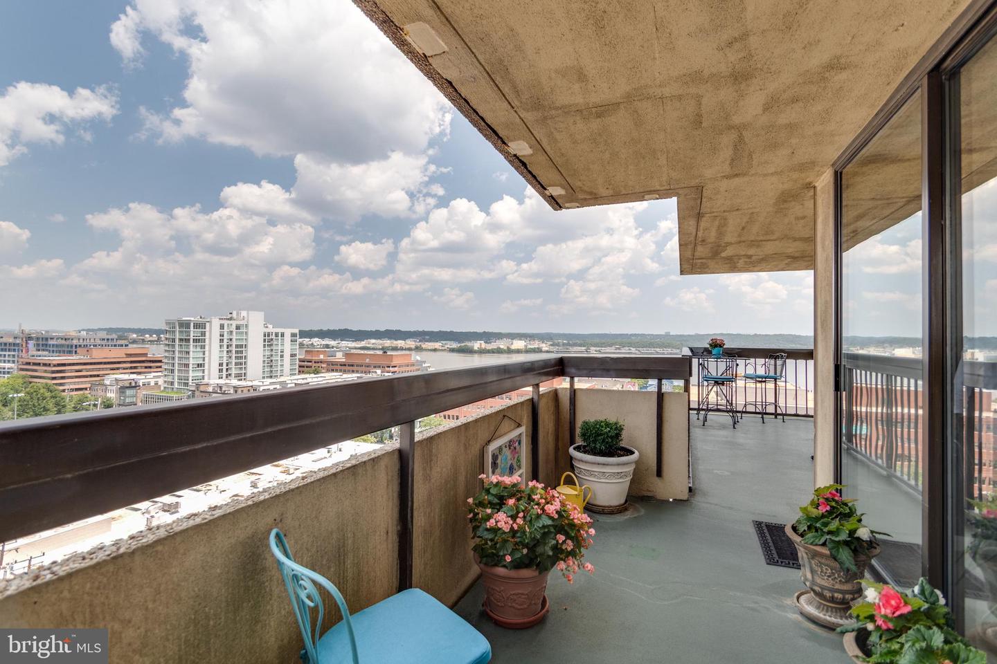400 MADISON ST #1308, ALEXANDRIA, Virginia 22314, 3 Bedrooms Bedrooms, ,2 BathroomsBathrooms,Residential,For sale,400 MADISON ST #1308,VAAX2048130 MLS # VAAX2048130