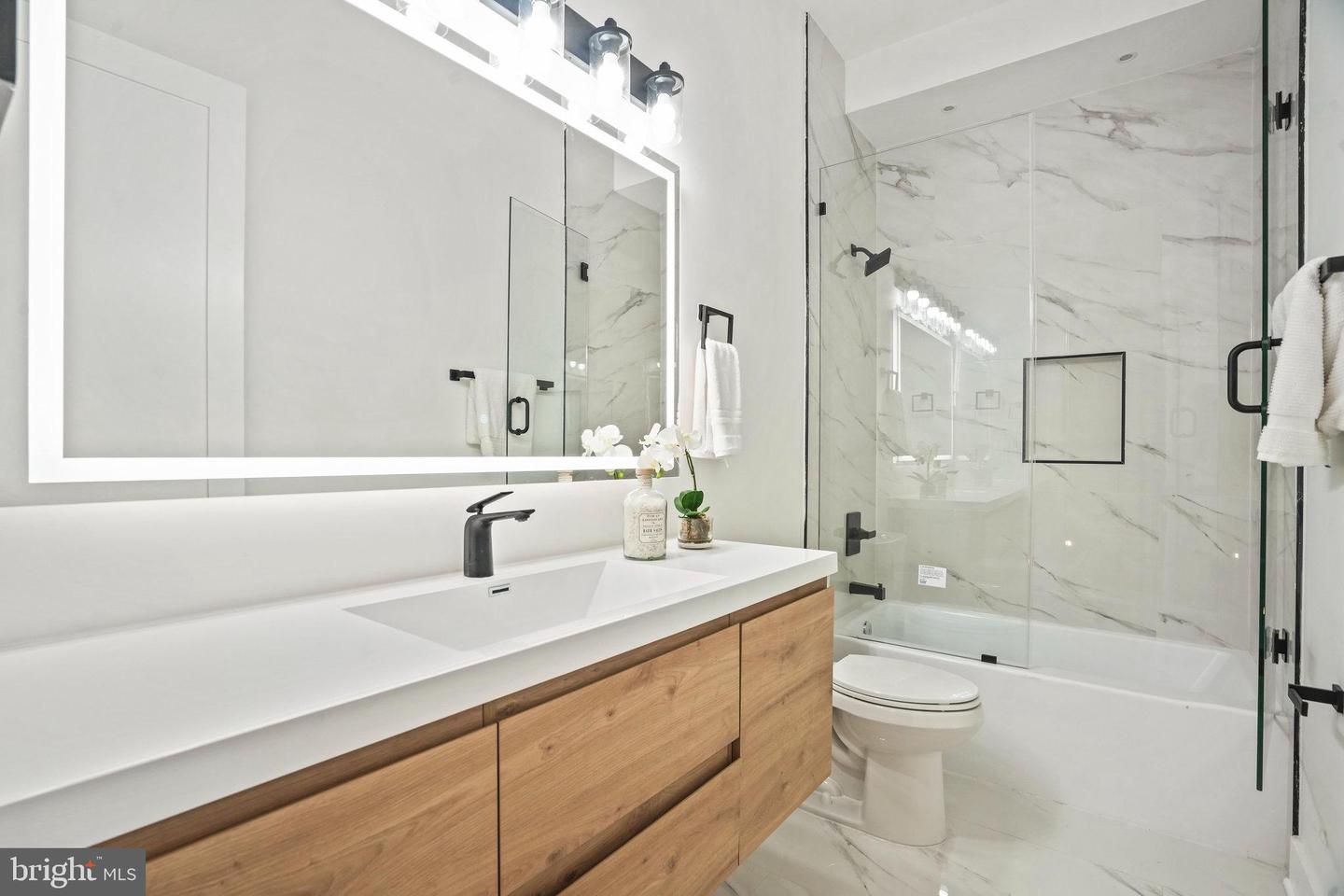 1631 G ST SE, WASHINGTON, District Of Columbia 20003, 5 Bedrooms Bedrooms, ,3 BathroomsBathrooms,Residential,For sale,1631 G ST SE,DCDC2213282 MLS # DCDC2213282