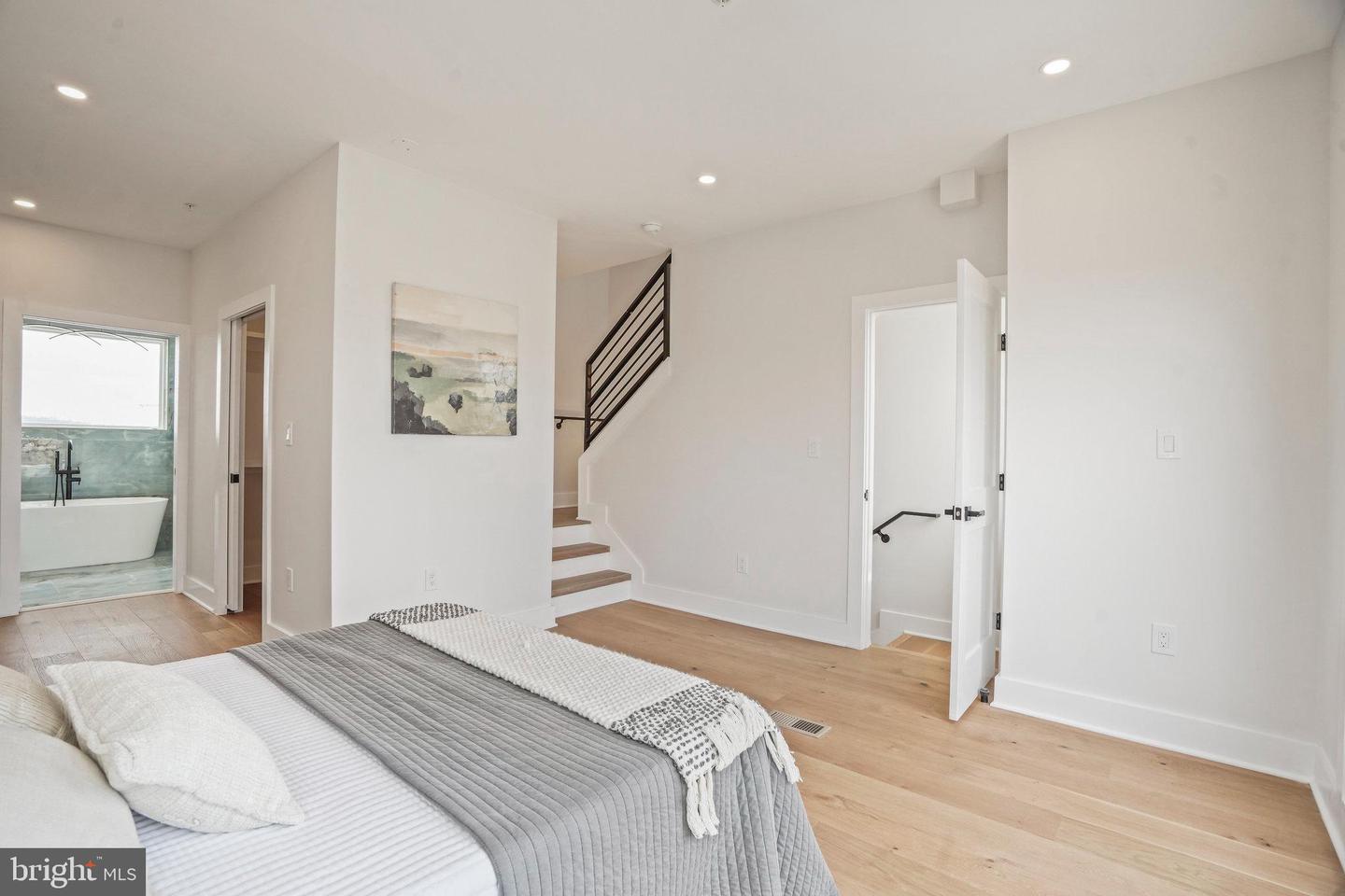 1631 G ST SE, WASHINGTON, District Of Columbia 20003, 5 Bedrooms Bedrooms, ,3 BathroomsBathrooms,Residential,For sale,1631 G ST SE,DCDC2213282 MLS # DCDC2213282