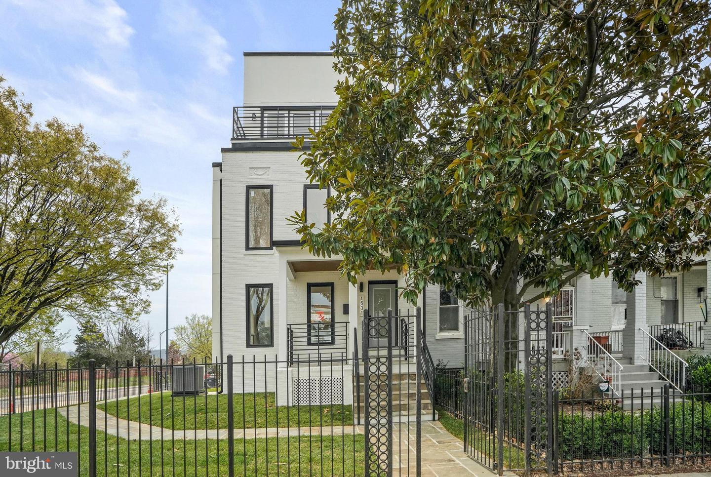 1631 G ST SE, WASHINGTON, District Of Columbia 20003, 5 Bedrooms Bedrooms, ,3 BathroomsBathrooms,Residential,For sale,1631 G ST SE,DCDC2213282 MLS # DCDC2213282
