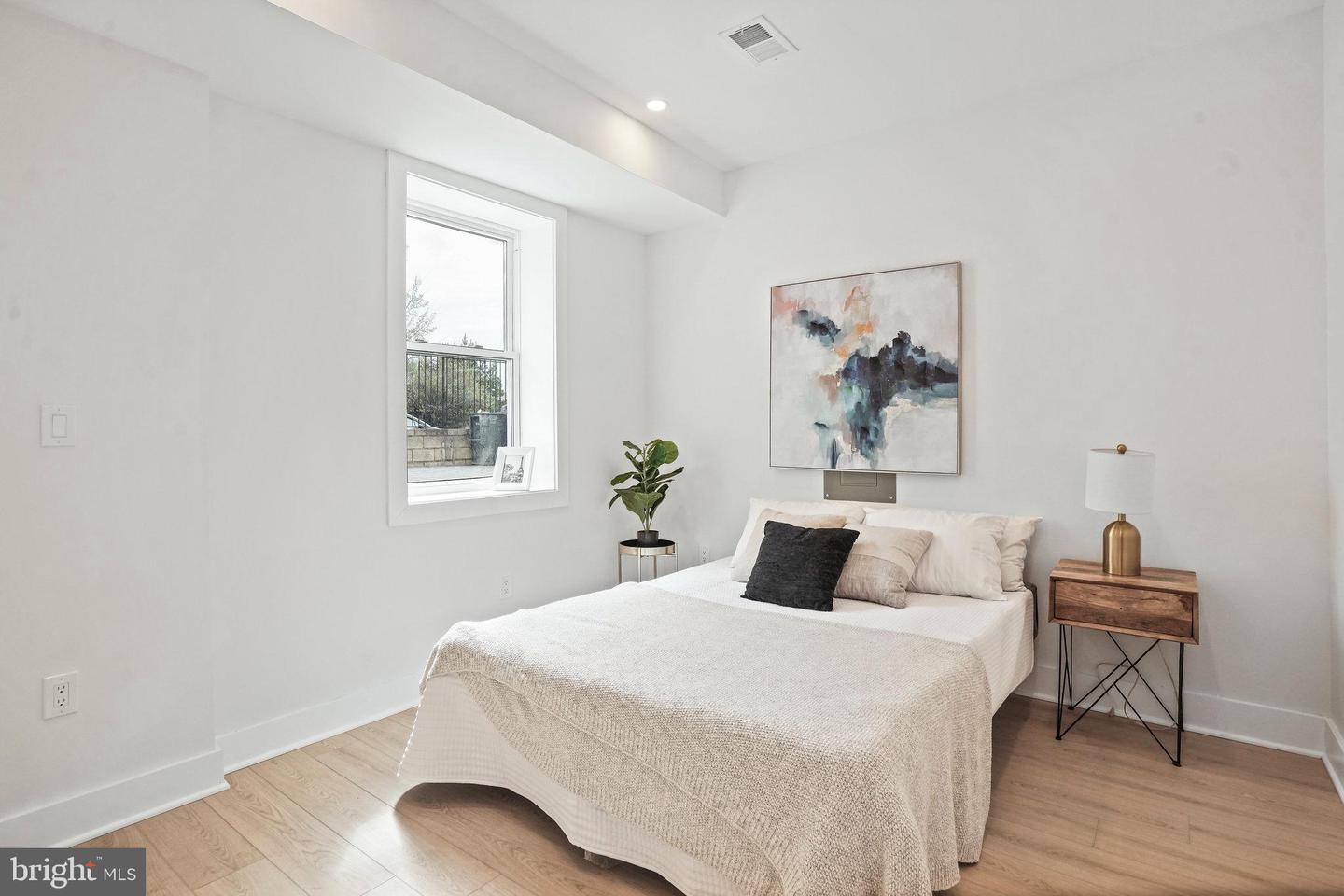 1631 G ST SE, WASHINGTON, District Of Columbia 20003, 5 Bedrooms Bedrooms, ,3 BathroomsBathrooms,Residential,For sale,1631 G ST SE,DCDC2213282 MLS # DCDC2213282