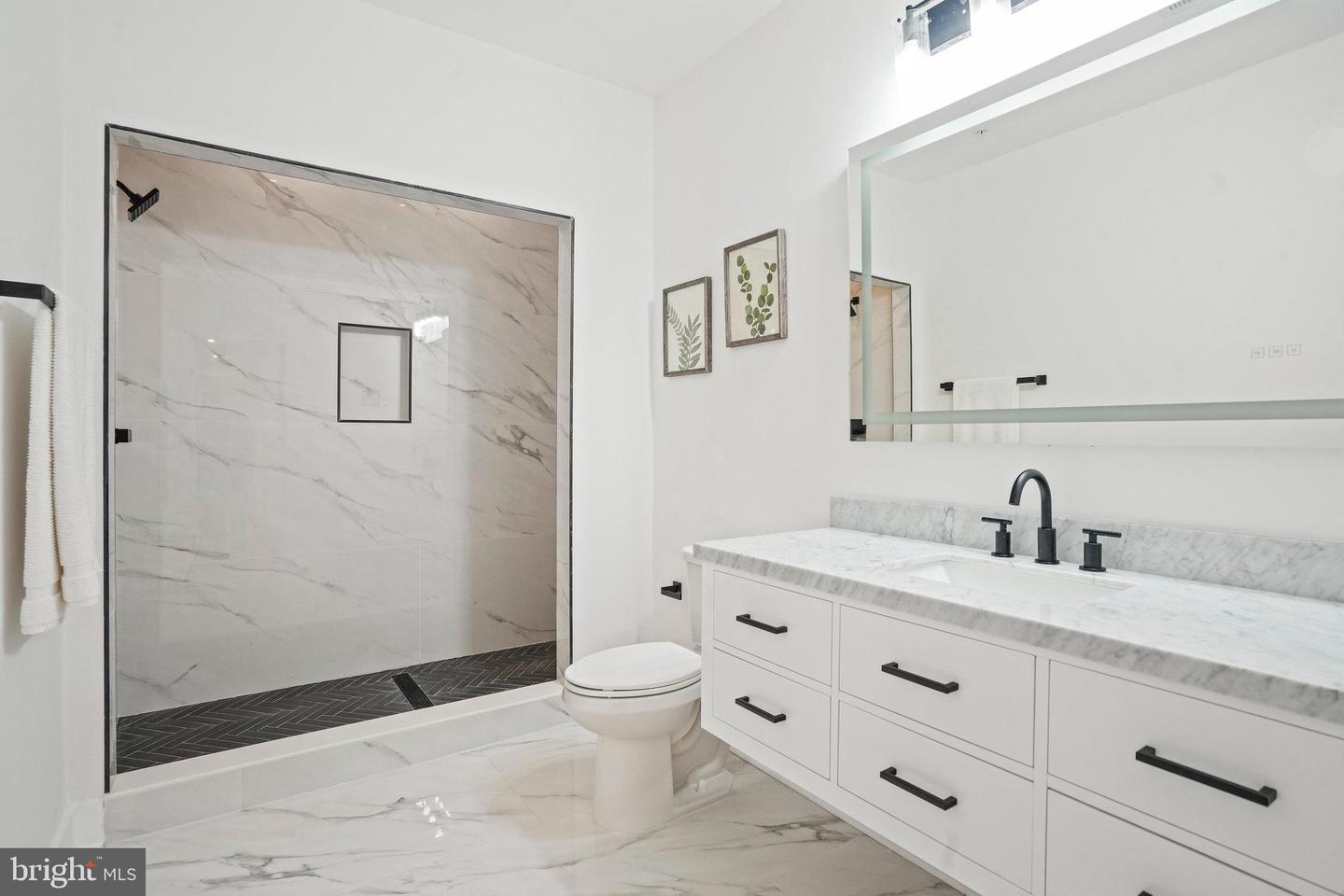 1631 G ST SE, WASHINGTON, District Of Columbia 20003, 5 Bedrooms Bedrooms, ,3 BathroomsBathrooms,Residential,For sale,1631 G ST SE,DCDC2213282 MLS # DCDC2213282