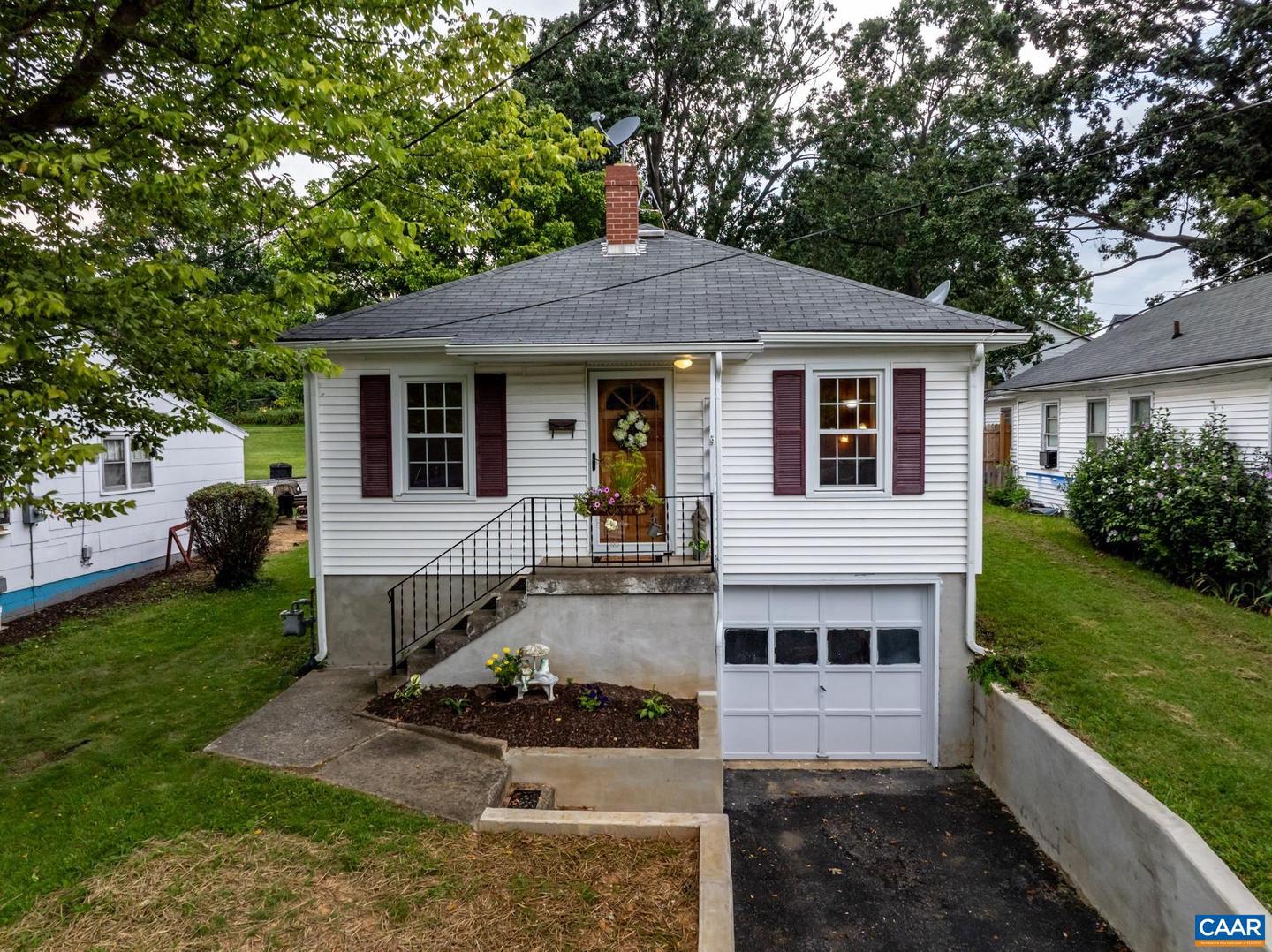 406 GRUBERT AVE, STAUNTON, Virginia 24401, 2 Bedrooms Bedrooms, ,1 BathroomBathrooms,Residential,For sale,406 GRUBERT AVE,667381 MLS # 667381
