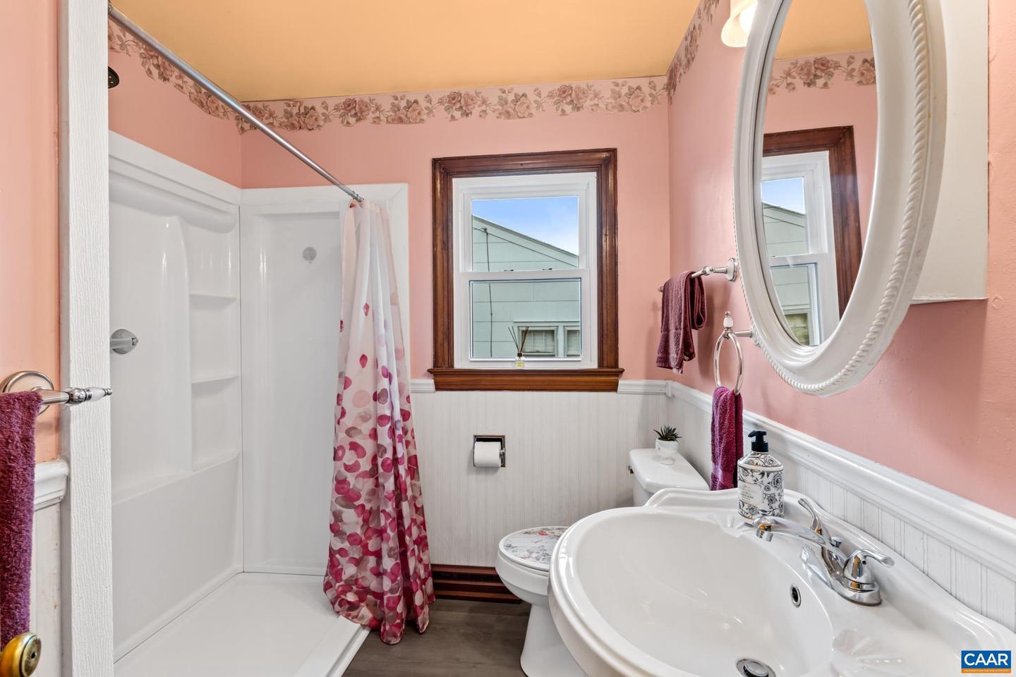 406 GRUBERT AVE, STAUNTON, Virginia 24401, 2 Bedrooms Bedrooms, ,1 BathroomBathrooms,Residential,For sale,406 GRUBERT AVE,667381 MLS # 667381