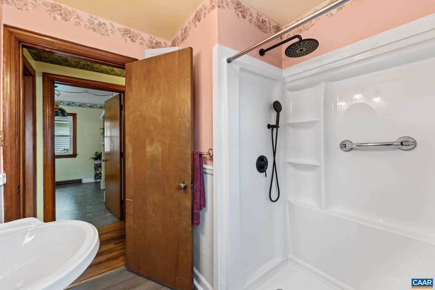 406 GRUBERT AVE, STAUNTON, Virginia 24401, 2 Bedrooms Bedrooms, ,1 BathroomBathrooms,Residential,For sale,406 GRUBERT AVE,667381 MLS # 667381