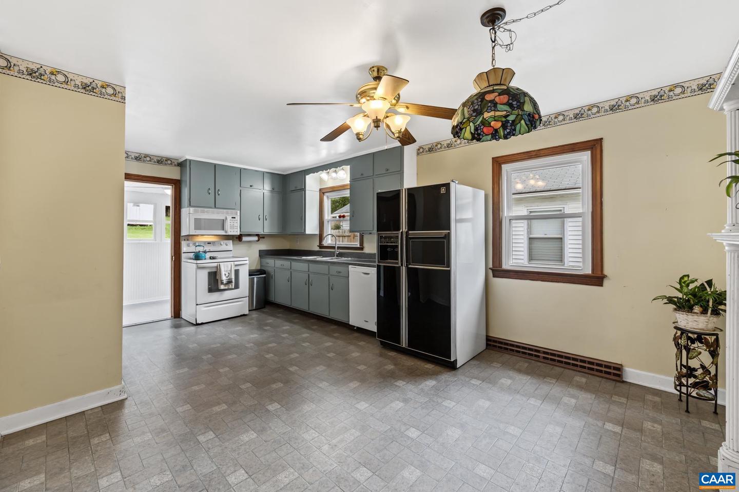 406 GRUBERT AVE, STAUNTON, Virginia 24401, 2 Bedrooms Bedrooms, ,1 BathroomBathrooms,Residential,For sale,406 GRUBERT AVE,667381 MLS # 667381