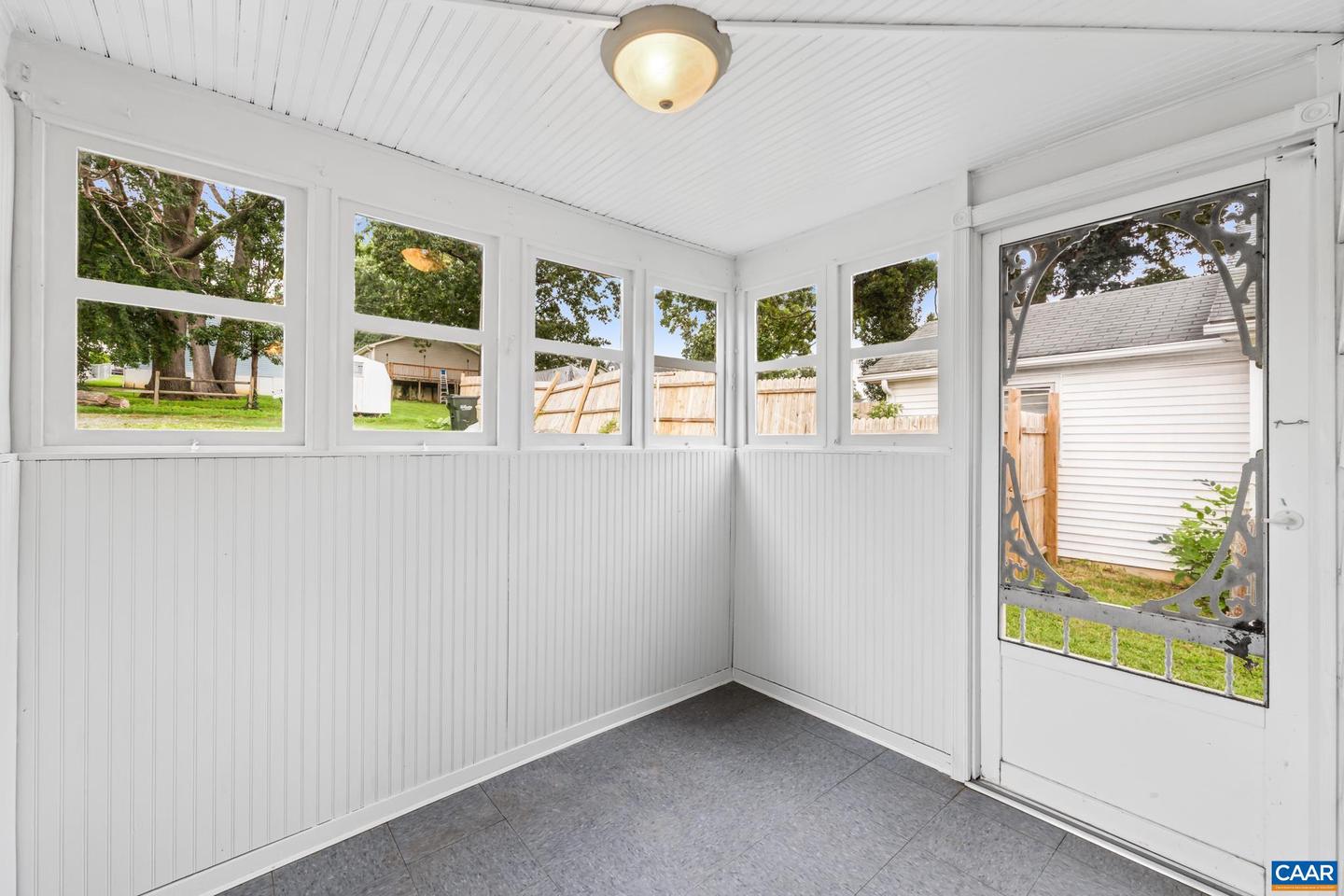 406 GRUBERT AVE, STAUNTON, Virginia 24401, 2 Bedrooms Bedrooms, ,1 BathroomBathrooms,Residential,For sale,406 GRUBERT AVE,667381 MLS # 667381