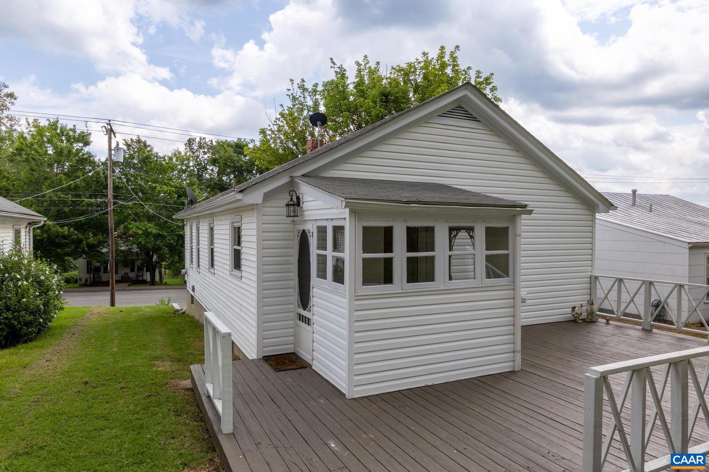 406 GRUBERT AVE, STAUNTON, Virginia 24401, 2 Bedrooms Bedrooms, ,1 BathroomBathrooms,Residential,For sale,406 GRUBERT AVE,667381 MLS # 667381