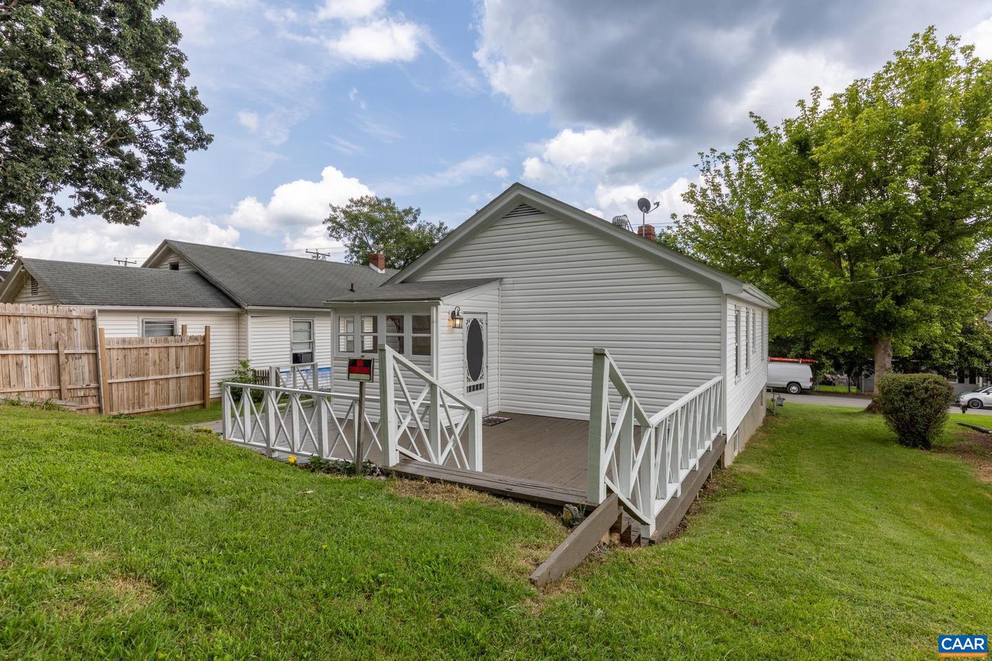 406 GRUBERT AVE, STAUNTON, Virginia 24401, 2 Bedrooms Bedrooms, ,1 BathroomBathrooms,Residential,For sale,406 GRUBERT AVE,667381 MLS # 667381