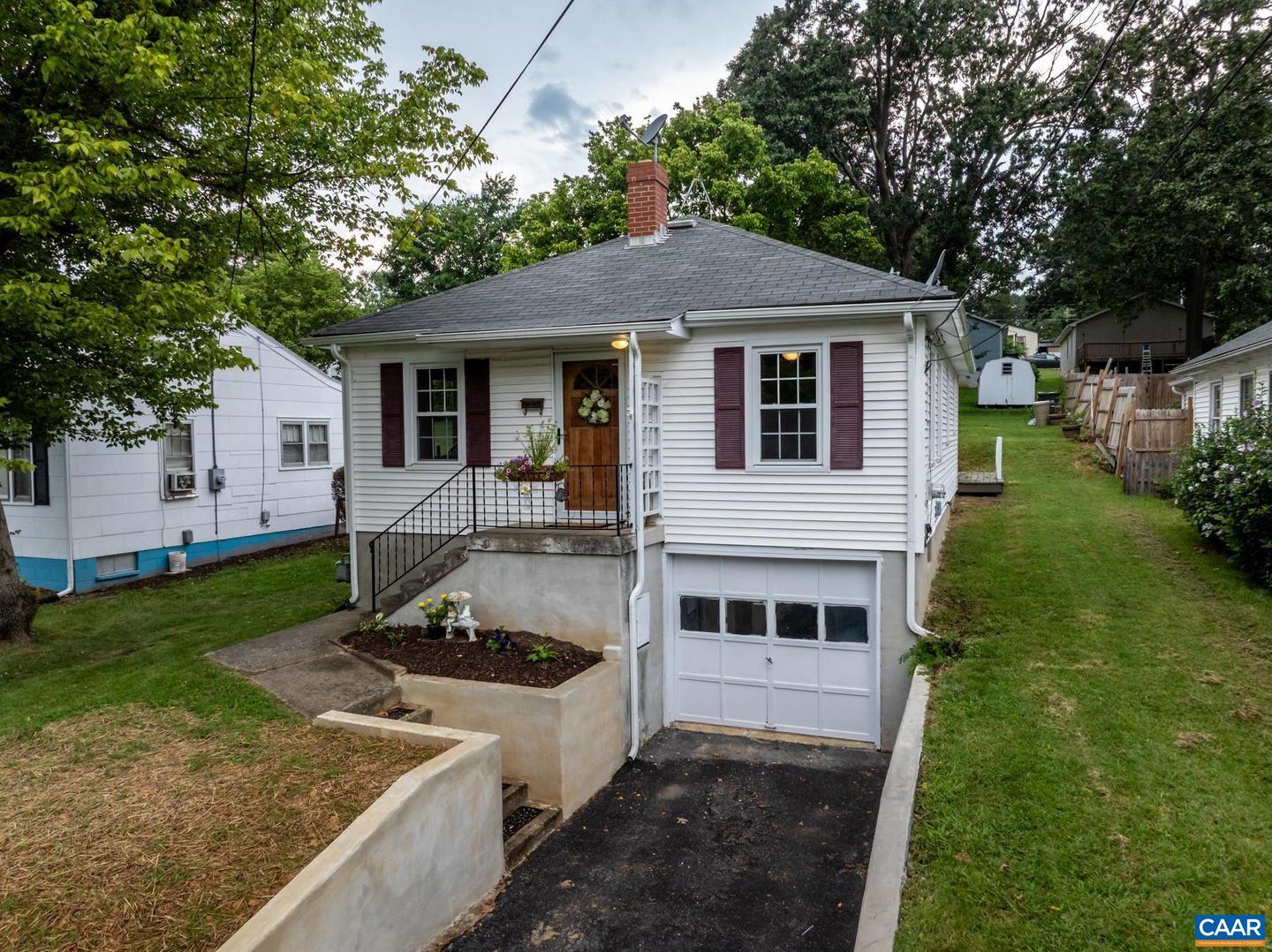 406 GRUBERT AVE, STAUNTON, Virginia 24401, 2 Bedrooms Bedrooms, ,1 BathroomBathrooms,Residential,For sale,406 GRUBERT AVE,667381 MLS # 667381