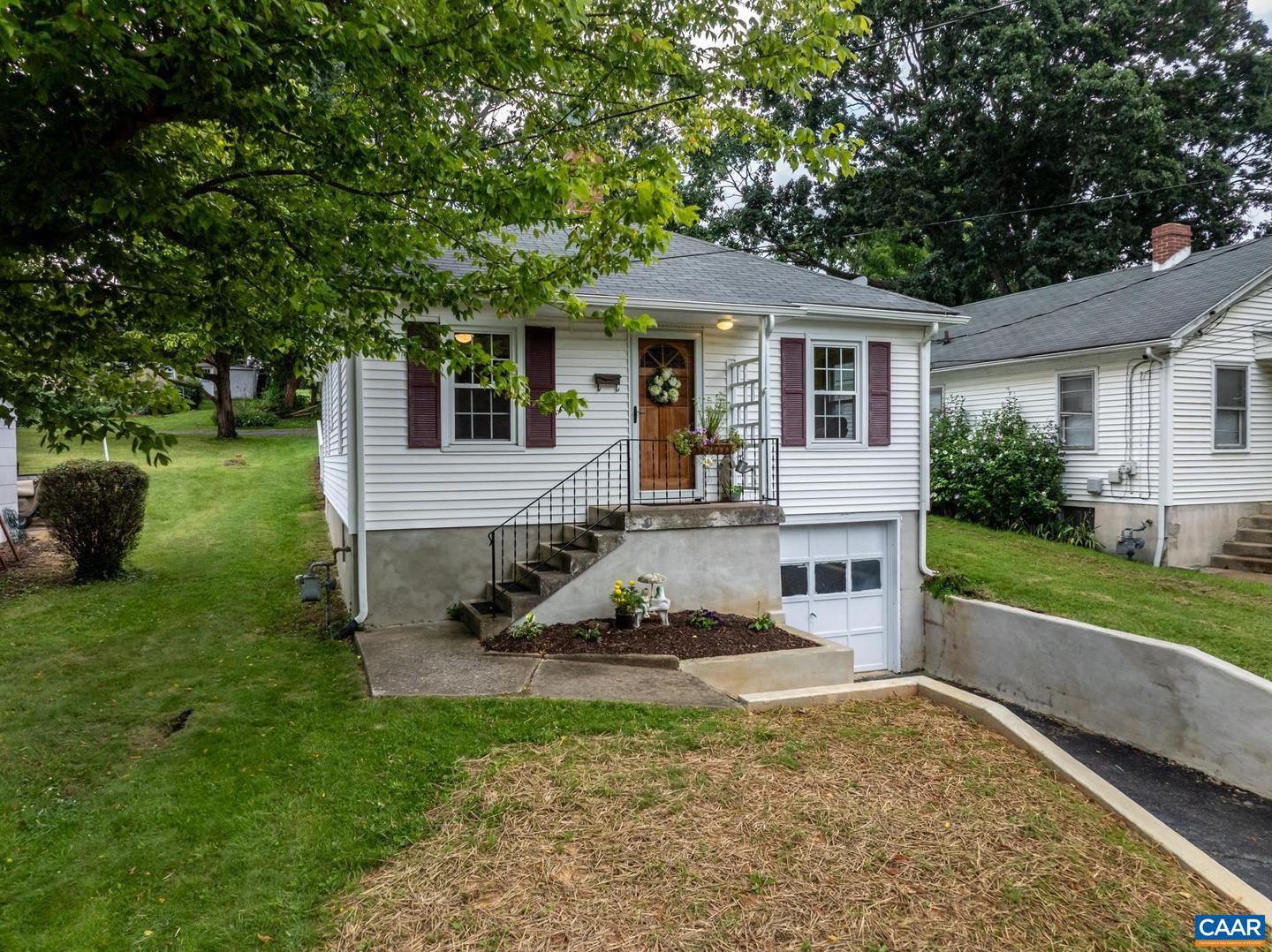 406 GRUBERT AVE, STAUNTON, Virginia 24401, 2 Bedrooms Bedrooms, ,1 BathroomBathrooms,Residential,For sale,406 GRUBERT AVE,667381 MLS # 667381