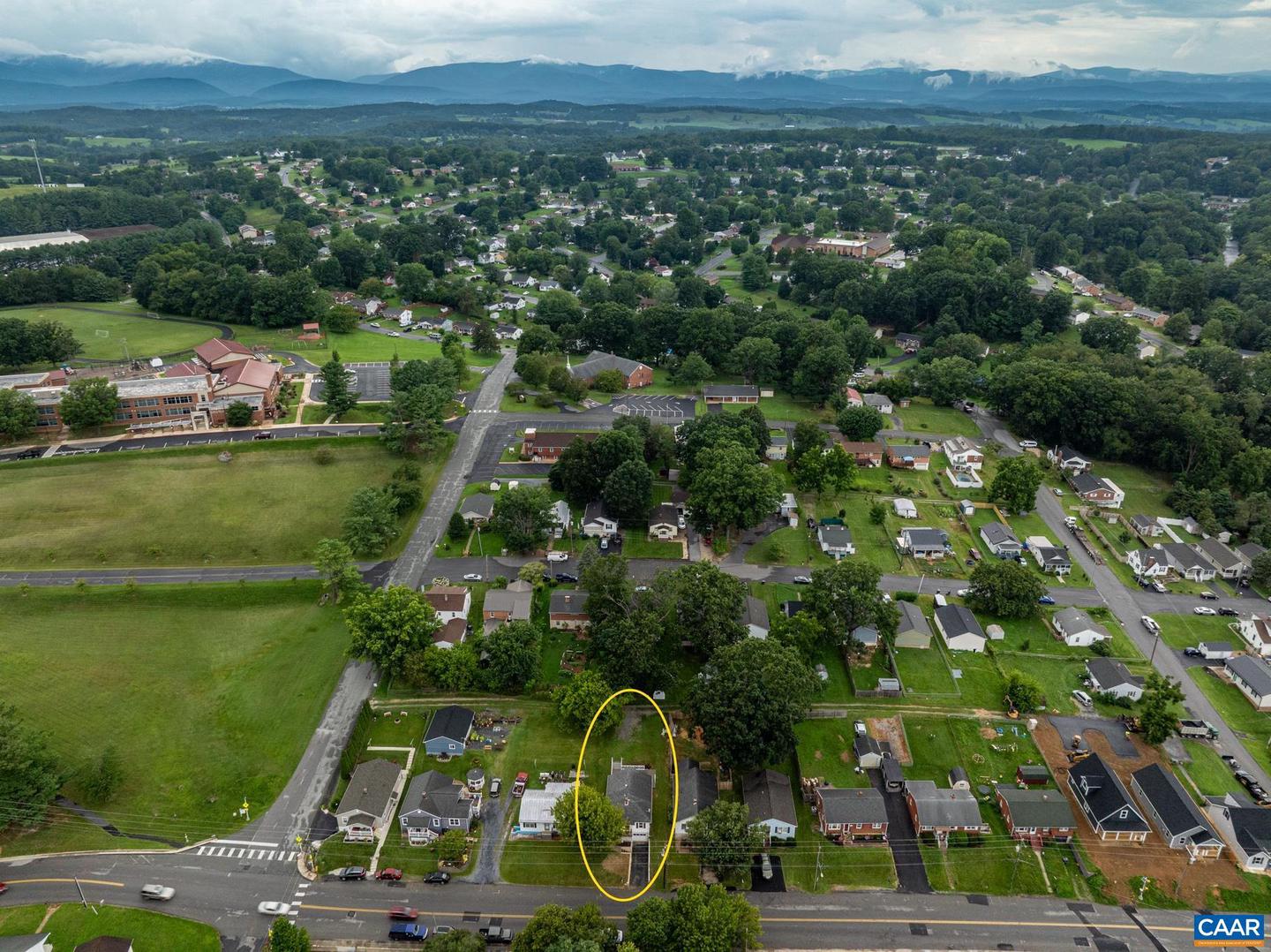 406 GRUBERT AVE, STAUNTON, Virginia 24401, 2 Bedrooms Bedrooms, ,1 BathroomBathrooms,Residential,For sale,406 GRUBERT AVE,667381 MLS # 667381