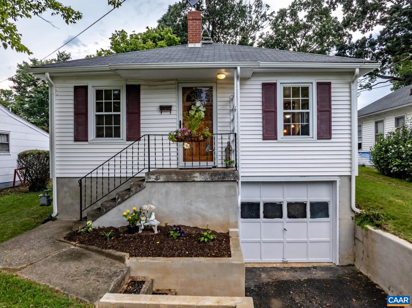 406 GRUBERT AVE, STAUNTON, Virginia 24401, 2 Bedrooms Bedrooms, ,1 BathroomBathrooms,Residential,For sale,406 GRUBERT AVE,667381 MLS # 667381