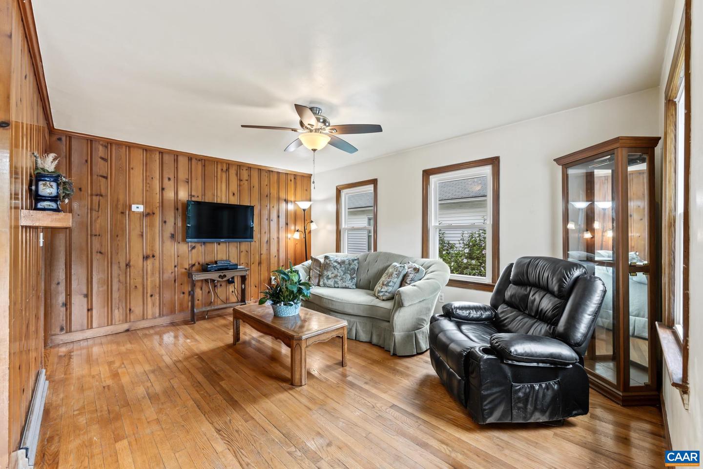 406 GRUBERT AVE, STAUNTON, Virginia 24401, 2 Bedrooms Bedrooms, ,1 BathroomBathrooms,Residential,For sale,406 GRUBERT AVE,667381 MLS # 667381