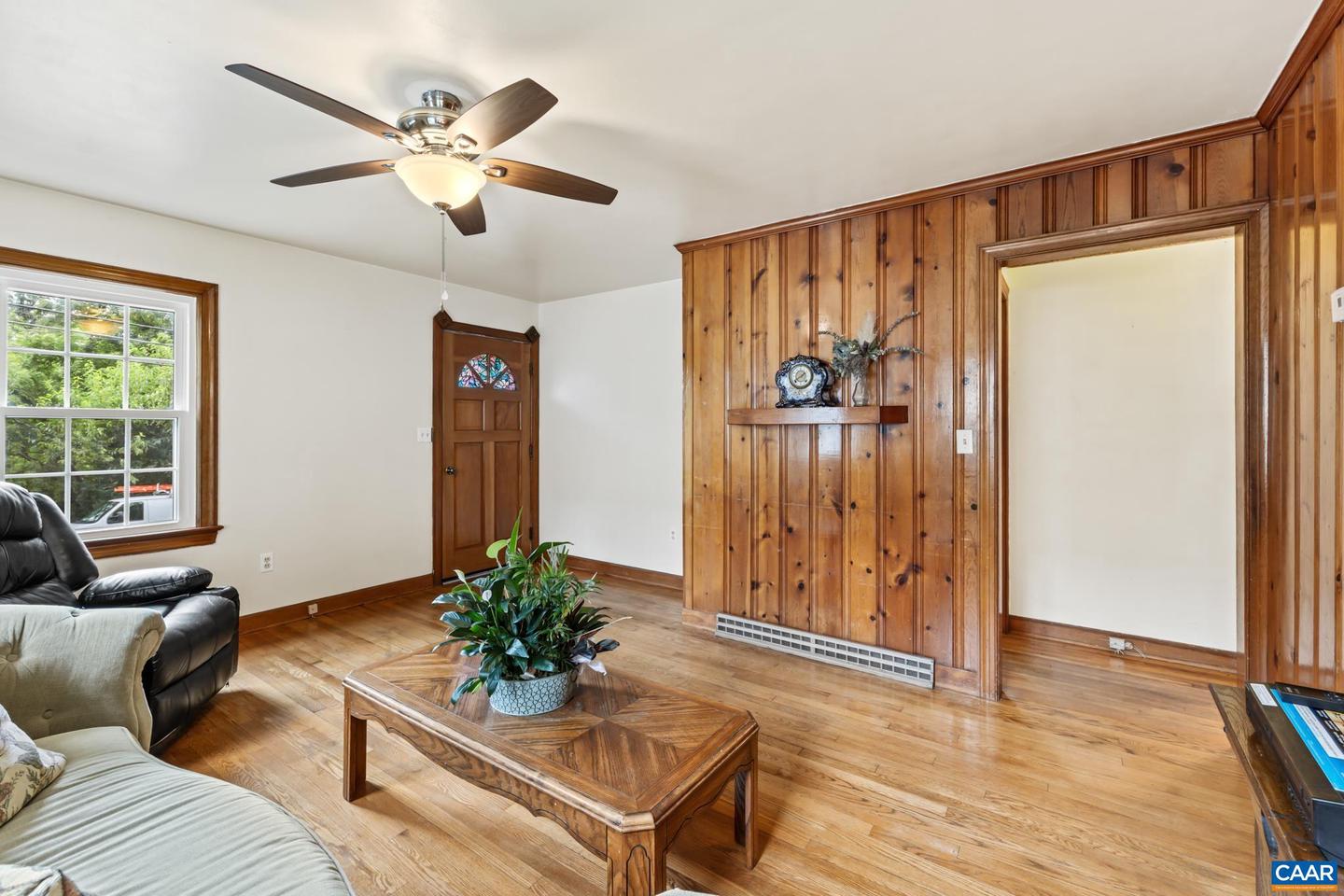 406 GRUBERT AVE, STAUNTON, Virginia 24401, 2 Bedrooms Bedrooms, ,1 BathroomBathrooms,Residential,For sale,406 GRUBERT AVE,667381 MLS # 667381