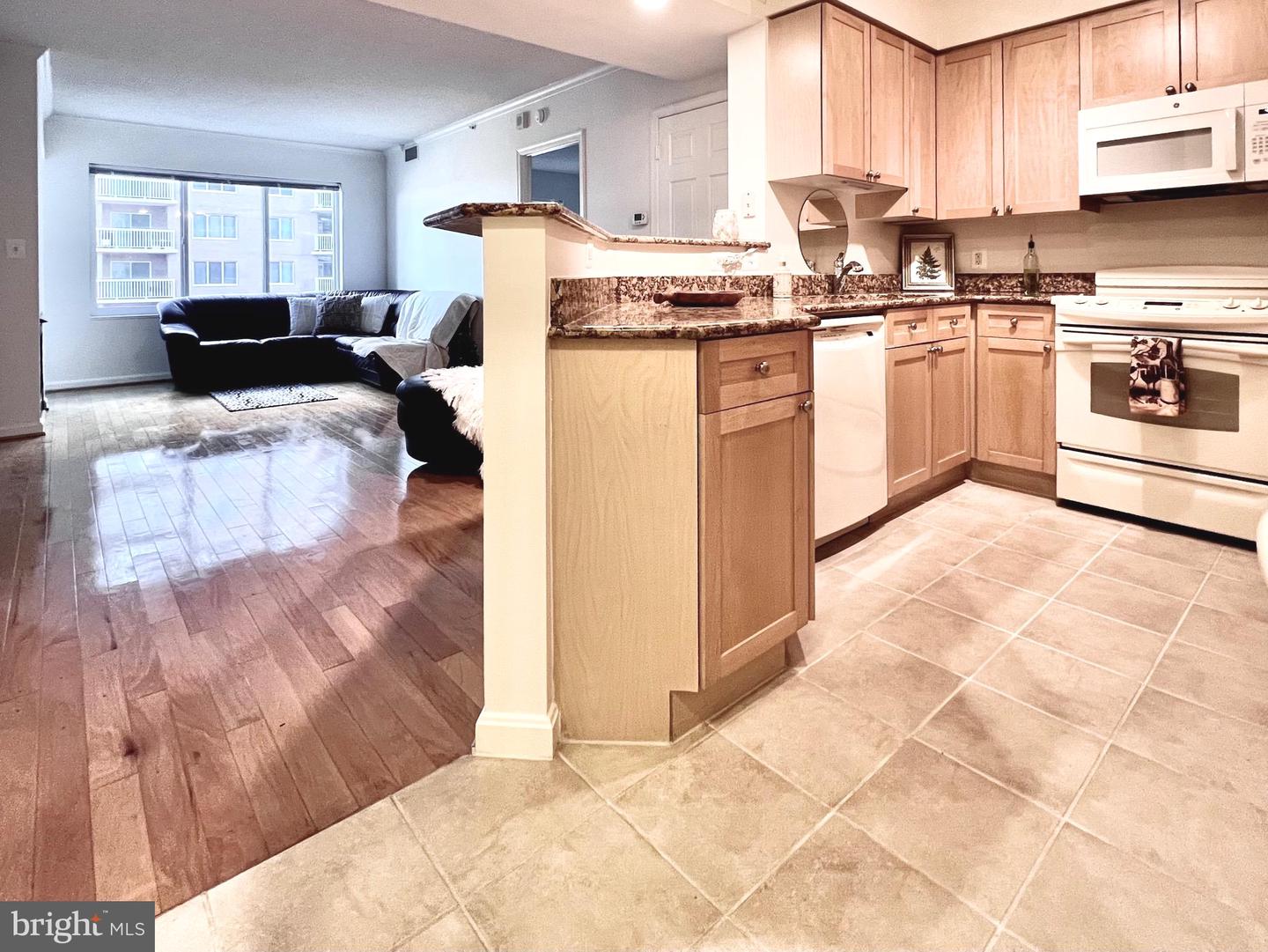 3101 N HAMPTON DR #814, ALEXANDRIA, Virginia 22302, 2 Bedrooms Bedrooms, 6 Rooms Rooms,2 BathroomsBathrooms,Residential,For sale,3101 N HAMPTON DR #814,VAAX2038368 MLS # VAAX2038368