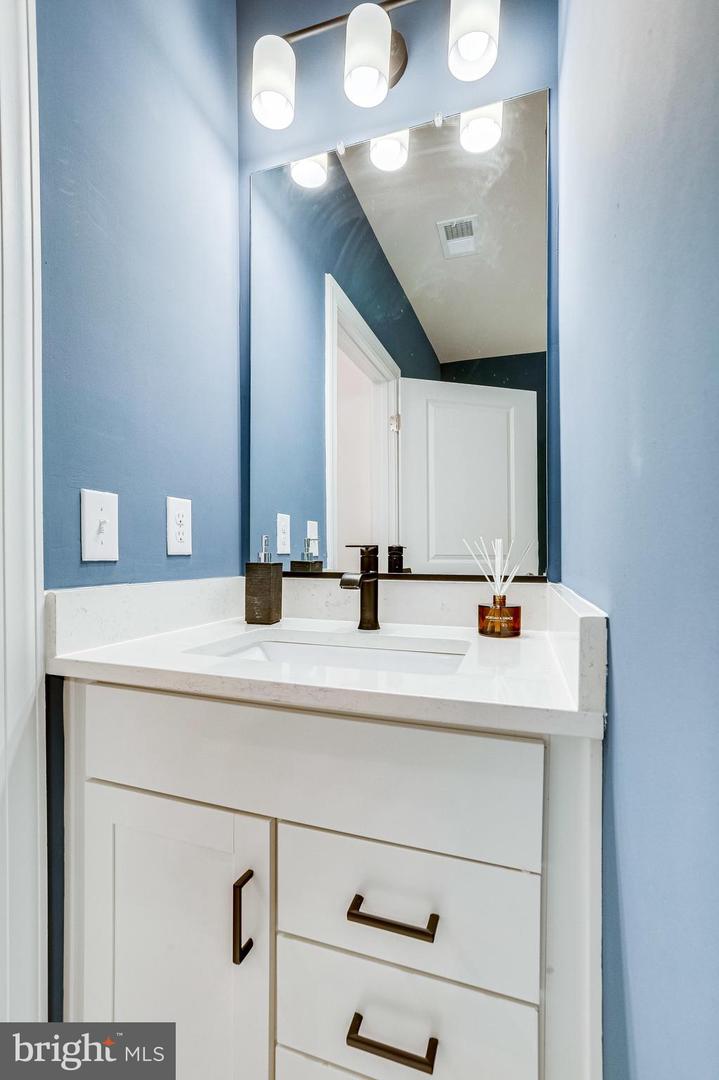 21731 DOVEKIE TER #305, ASHBURN, Virginia 20147, 2 Bedrooms Bedrooms, ,2 BathroomsBathrooms,Residential,For sale,21731 DOVEKIE TER #305,VALO2092442 MLS # VALO2092442