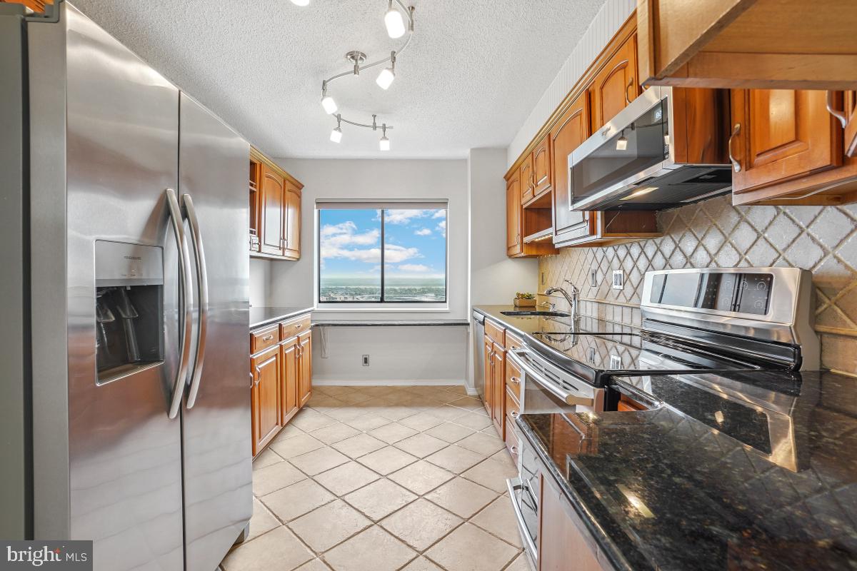 5901 MOUNT EAGLE DR #1610, ALEXANDRIA, Virginia 22303, 2 Bedrooms Bedrooms, 9 Rooms Rooms,2 BathroomsBathrooms,Residential,For sale,5901 MOUNT EAGLE DR #1610,VAFX2233822 MLS # VAFX2233822