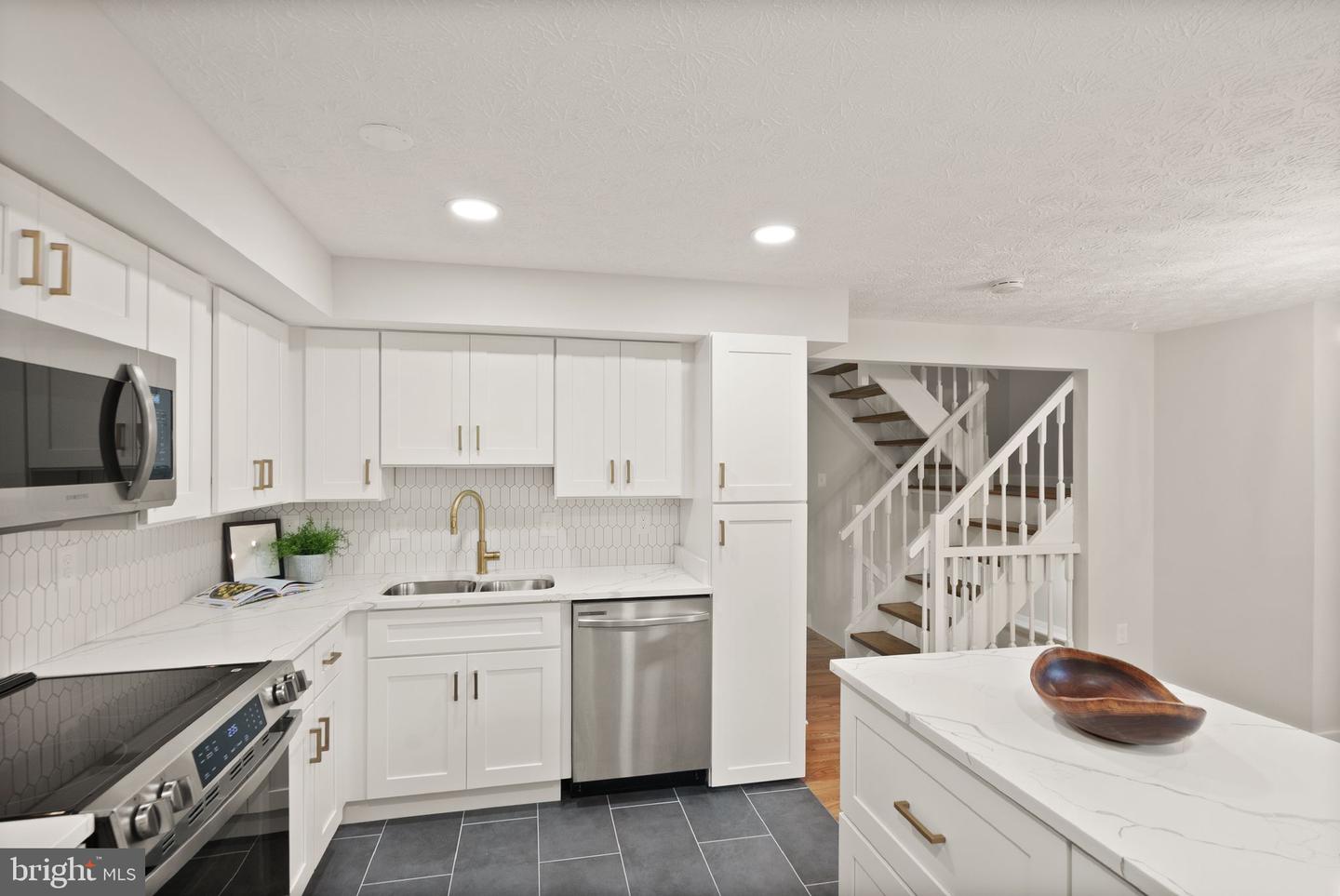 1690 SIERRA WOODS CT, RESTON, Virginia 20194, 3 Bedrooms Bedrooms, ,2 BathroomsBathrooms,Residential,For sale,1690 SIERRA WOODS CT,VAFX2237162 MLS # VAFX2237162