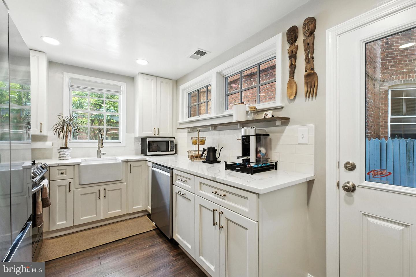 23 6TH ST NE, WASHINGTON, District Of Columbia 20002, 2 Bedrooms Bedrooms, ,1 BathroomBathrooms,Residential,For sale,23 6TH ST NE,DCDC2198178 MLS # DCDC2198178