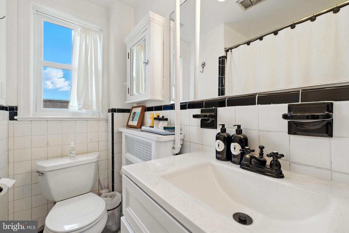 23 6TH ST NE, WASHINGTON, District Of Columbia 20002, 2 Bedrooms Bedrooms, ,1 BathroomBathrooms,Residential,For sale,23 6TH ST NE,DCDC2198178 MLS # DCDC2198178