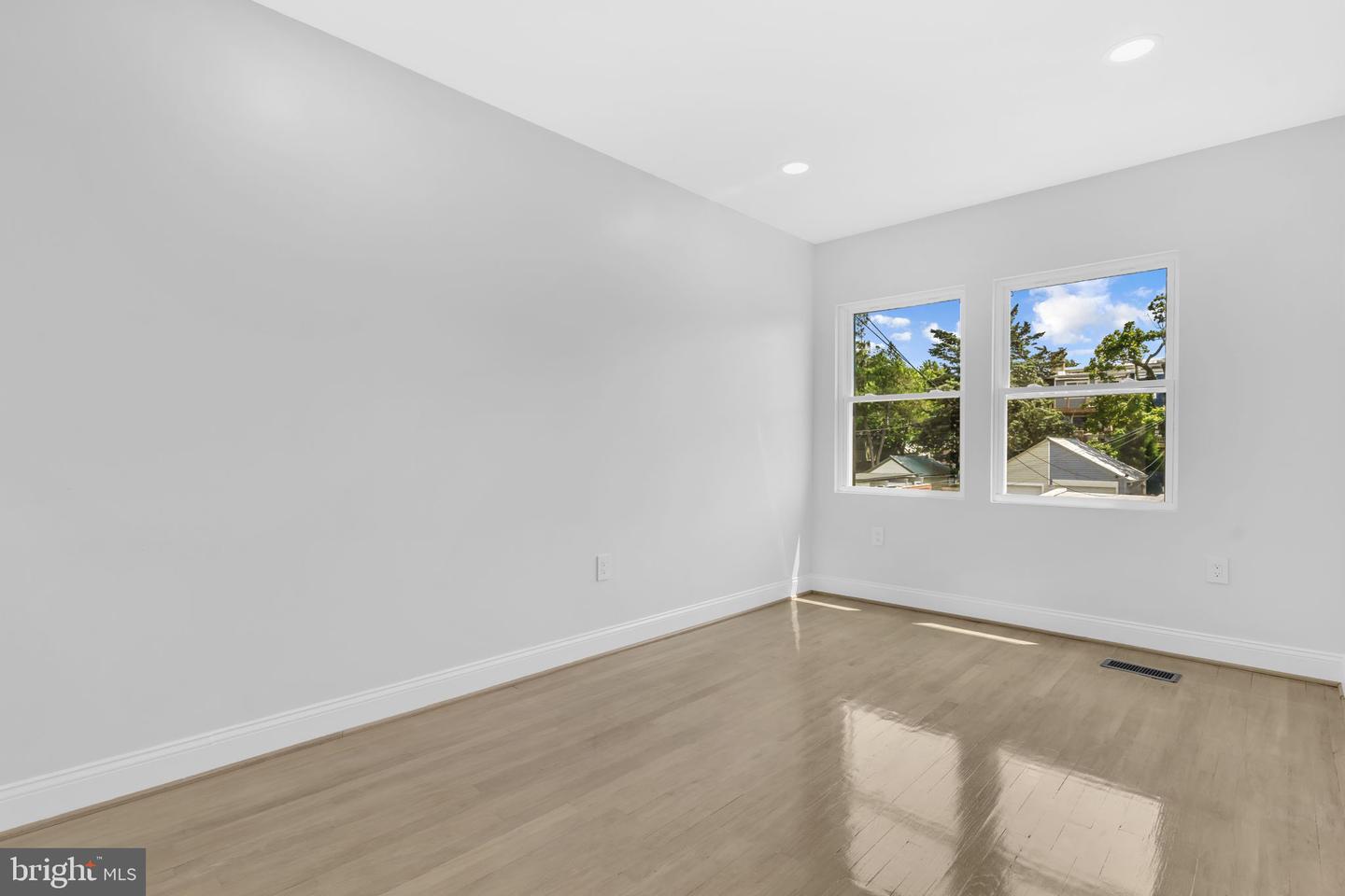 314 FARRAGUT ST NW, WASHINGTON, District Of Columbia 20011, 4 Bedrooms Bedrooms, ,3 BathroomsBathrooms,Residential,For sale,314 FARRAGUT ST NW,DCDC2199254 MLS # DCDC2199254