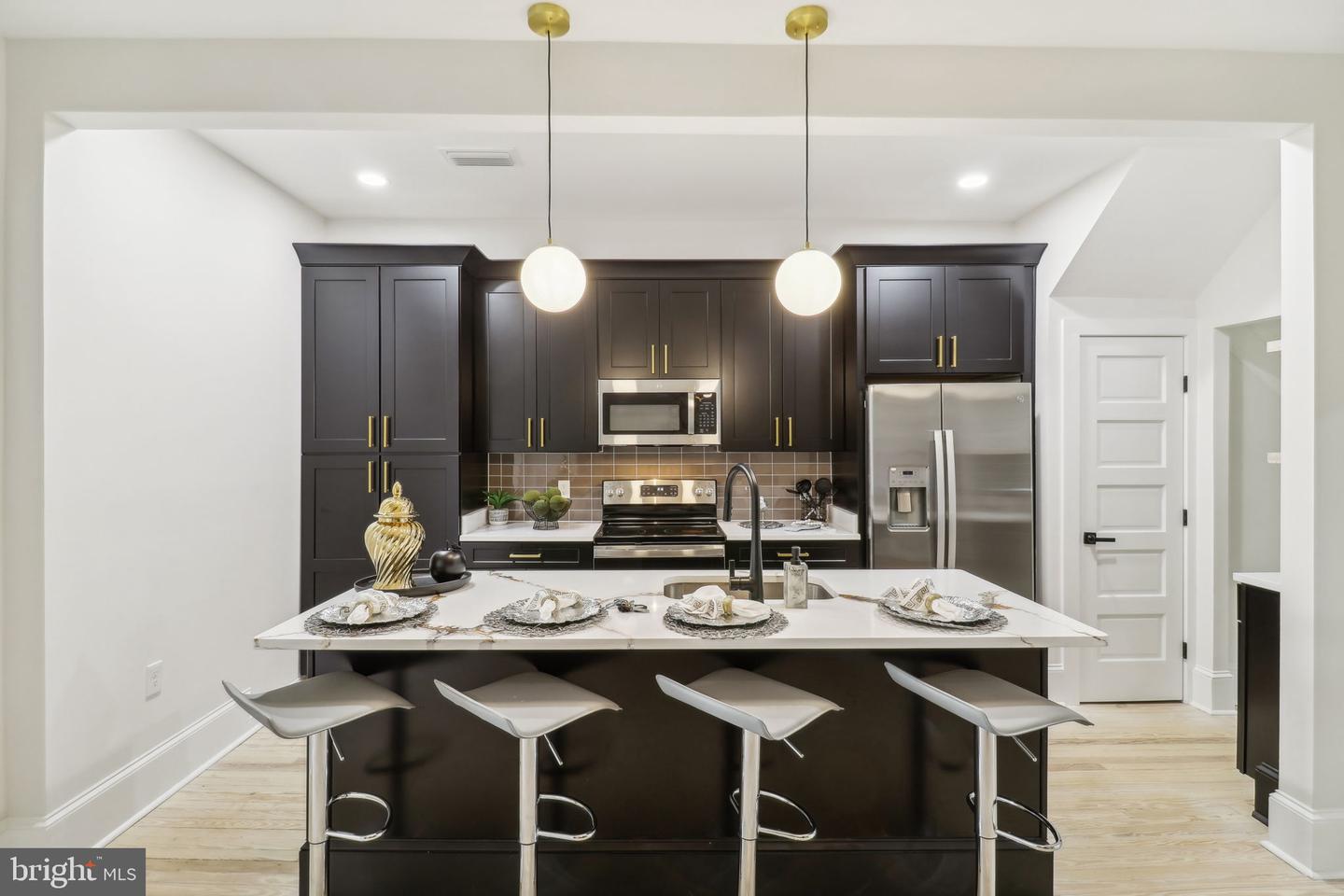 639 NW COLUMBIA RD NW, WASHINGTON, District Of Columbia 20001, 3 Bedrooms Bedrooms, 15 Rooms Rooms,2 BathroomsBathrooms,Residential,For sale,639 NW COLUMBIA RD NW,DCDC2199820 MLS # DCDC2199820