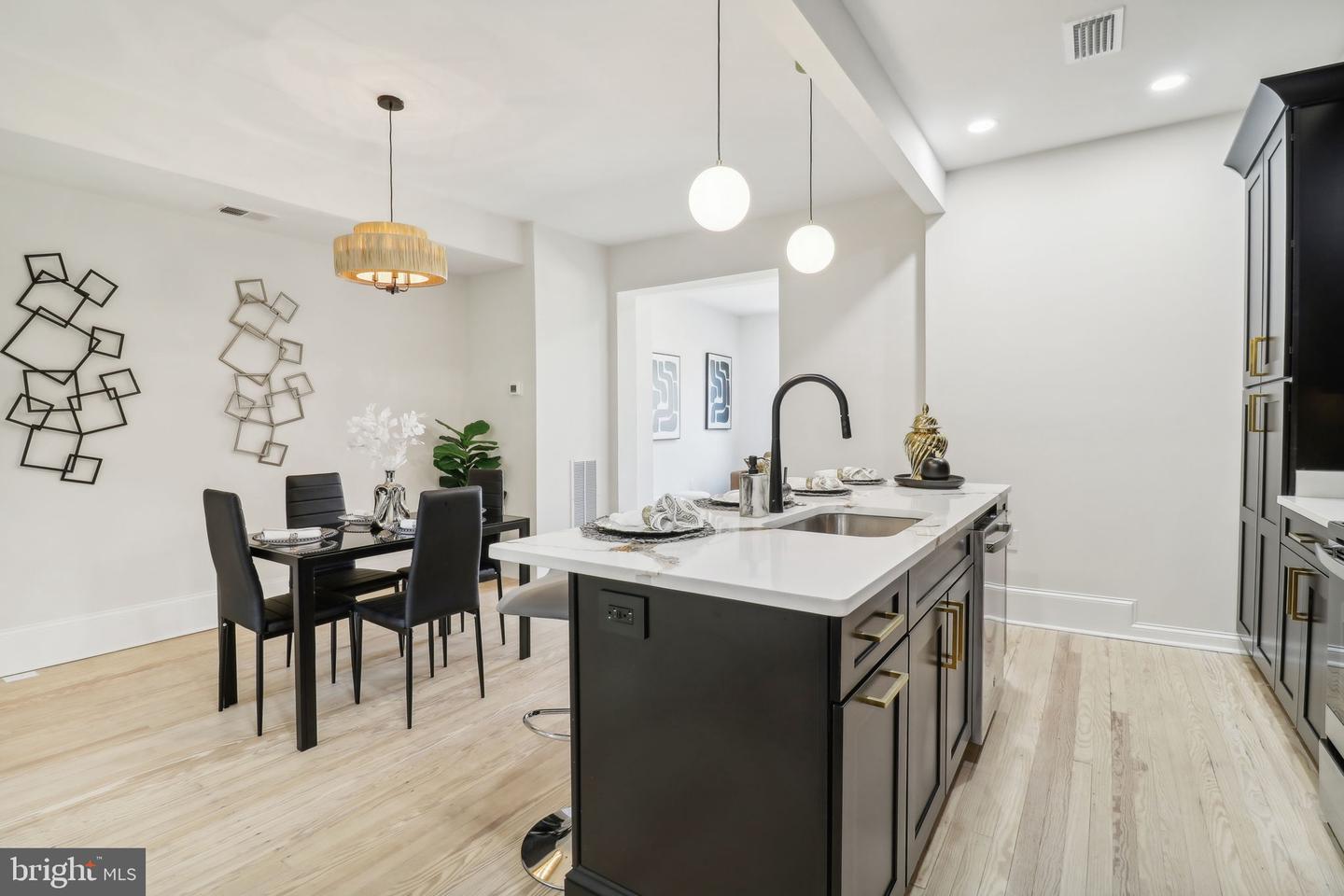 639 NW COLUMBIA RD NW, WASHINGTON, District Of Columbia 20001, 3 Bedrooms Bedrooms, 15 Rooms Rooms,2 BathroomsBathrooms,Residential,For sale,639 NW COLUMBIA RD NW,DCDC2199820 MLS # DCDC2199820
