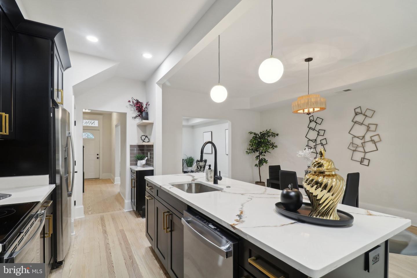 639 NW COLUMBIA RD NW, WASHINGTON, District Of Columbia 20001, 3 Bedrooms Bedrooms, 15 Rooms Rooms,2 BathroomsBathrooms,Residential,For sale,639 NW COLUMBIA RD NW,DCDC2199820 MLS # DCDC2199820