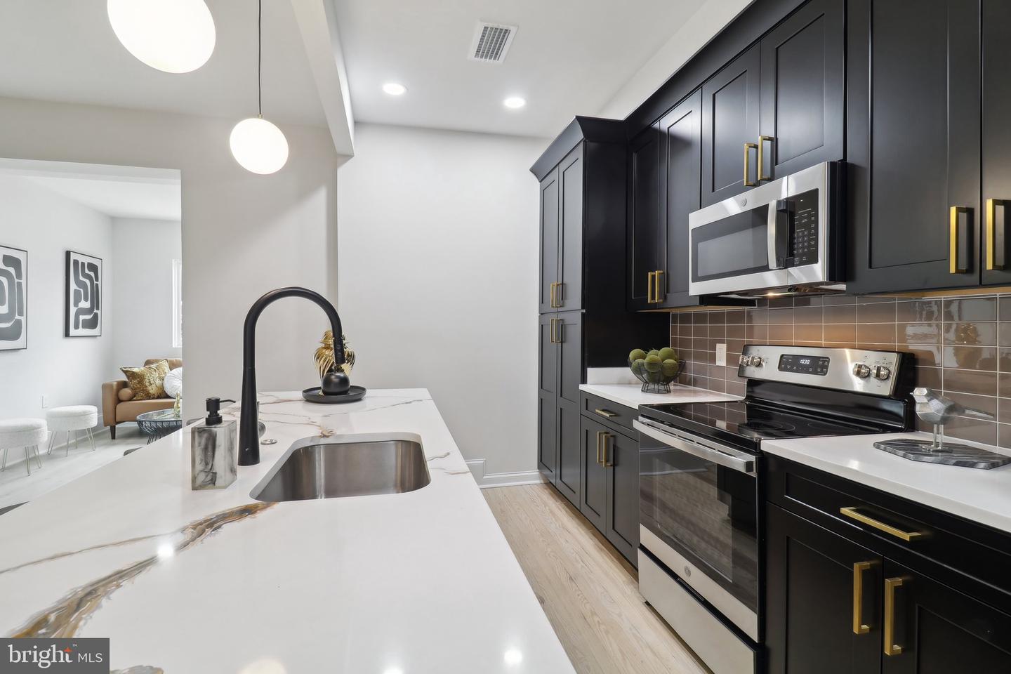 639 NW COLUMBIA RD NW, WASHINGTON, District Of Columbia 20001, 3 Bedrooms Bedrooms, 15 Rooms Rooms,2 BathroomsBathrooms,Residential,For sale,639 NW COLUMBIA RD NW,DCDC2199820 MLS # DCDC2199820