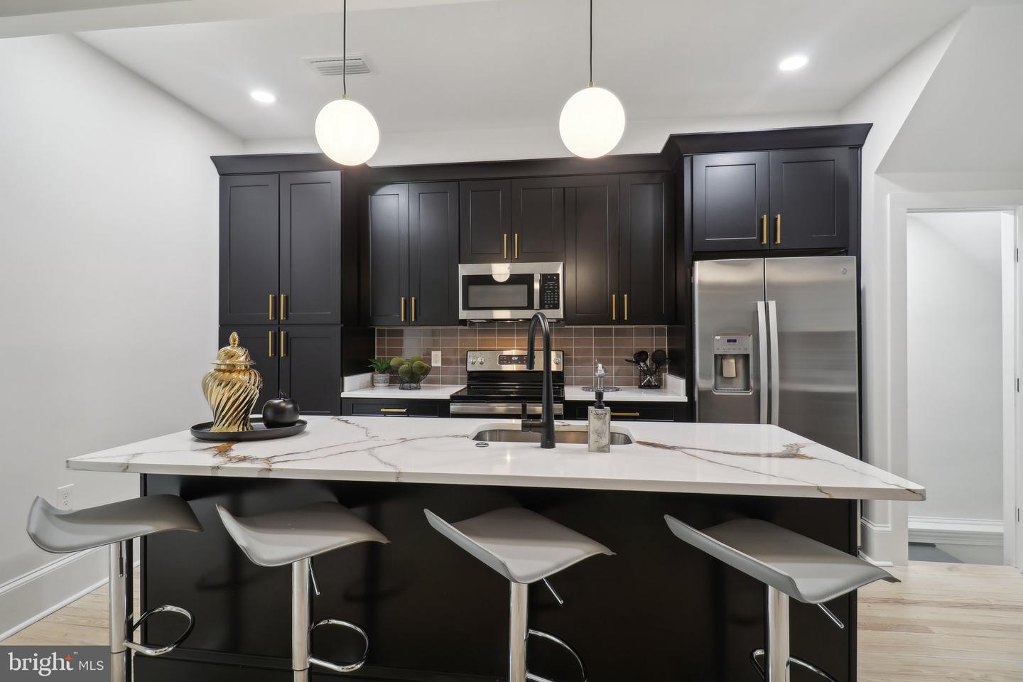 639 NW COLUMBIA RD NW, WASHINGTON, District Of Columbia 20001, 3 Bedrooms Bedrooms, 15 Rooms Rooms,2 BathroomsBathrooms,Residential,For sale,639 NW COLUMBIA RD NW,DCDC2199820 MLS # DCDC2199820
