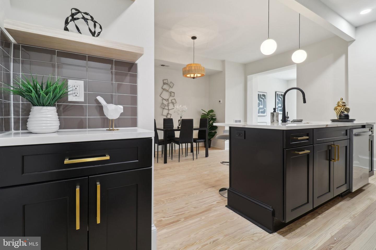 639 NW COLUMBIA RD NW, WASHINGTON, District Of Columbia 20001, 3 Bedrooms Bedrooms, 15 Rooms Rooms,2 BathroomsBathrooms,Residential,For sale,639 NW COLUMBIA RD NW,DCDC2199820 MLS # DCDC2199820