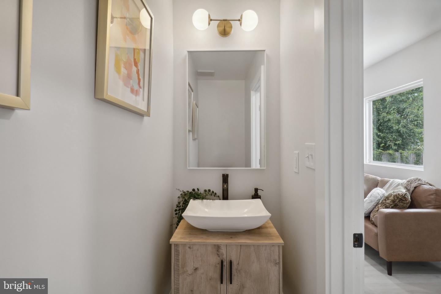 639 NW COLUMBIA RD NW, WASHINGTON, District Of Columbia 20001, 3 Bedrooms Bedrooms, 15 Rooms Rooms,2 BathroomsBathrooms,Residential,For sale,639 NW COLUMBIA RD NW,DCDC2199820 MLS # DCDC2199820