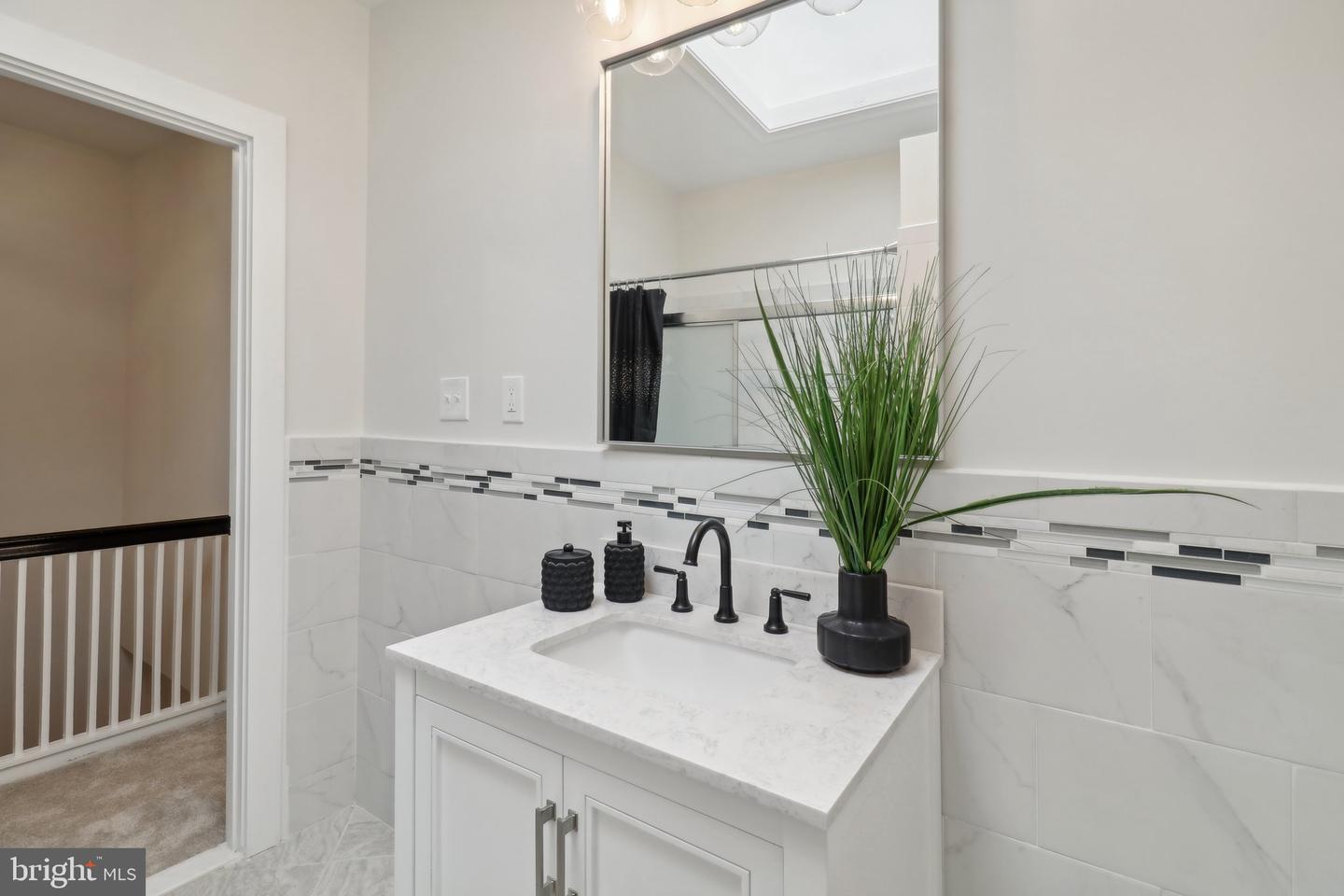 639 NW COLUMBIA RD NW, WASHINGTON, District Of Columbia 20001, 3 Bedrooms Bedrooms, 15 Rooms Rooms,2 BathroomsBathrooms,Residential,For sale,639 NW COLUMBIA RD NW,DCDC2199820 MLS # DCDC2199820