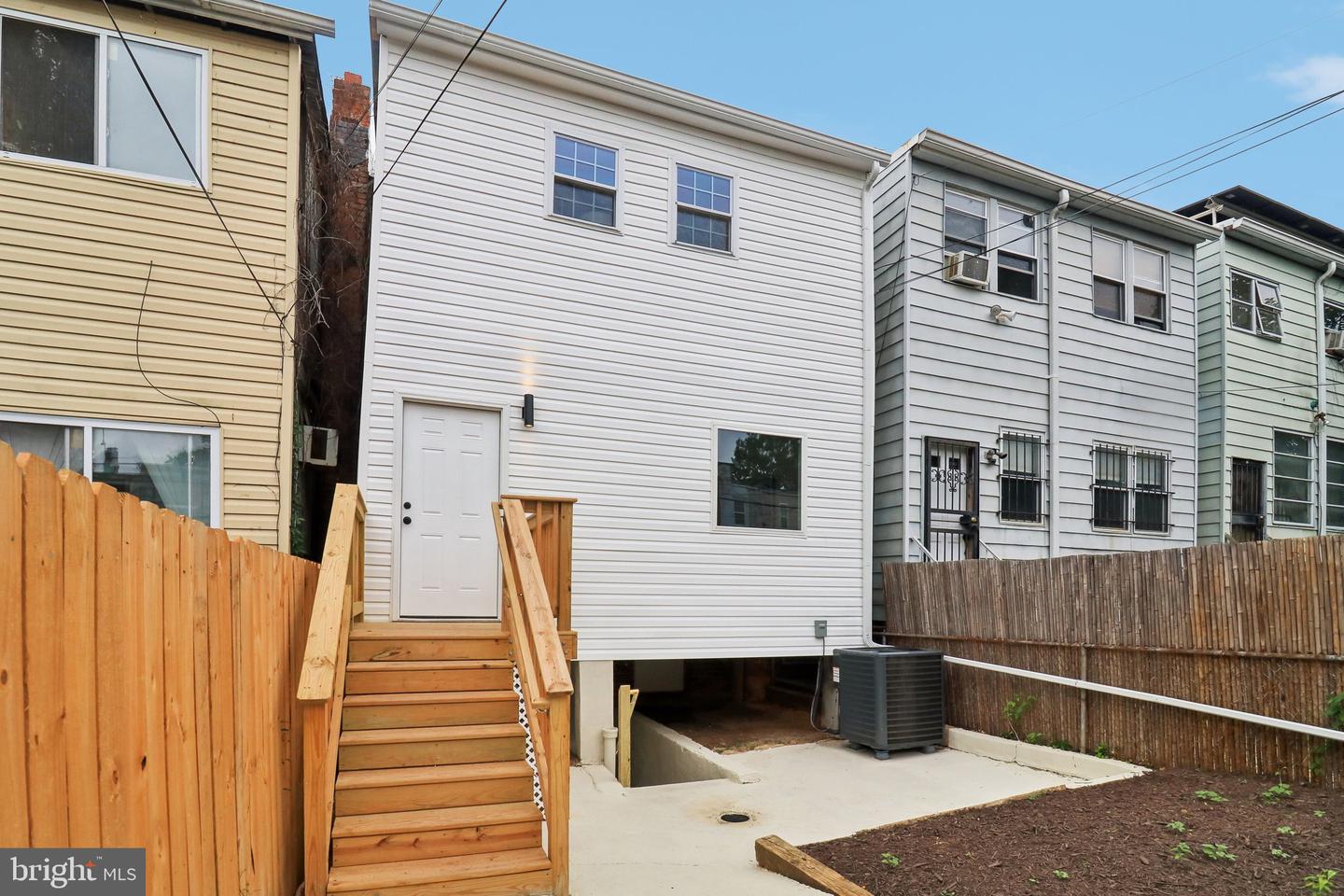 639 NW COLUMBIA RD NW, WASHINGTON, District Of Columbia 20001, 3 Bedrooms Bedrooms, 15 Rooms Rooms,2 BathroomsBathrooms,Residential,For sale,639 NW COLUMBIA RD NW,DCDC2199820 MLS # DCDC2199820