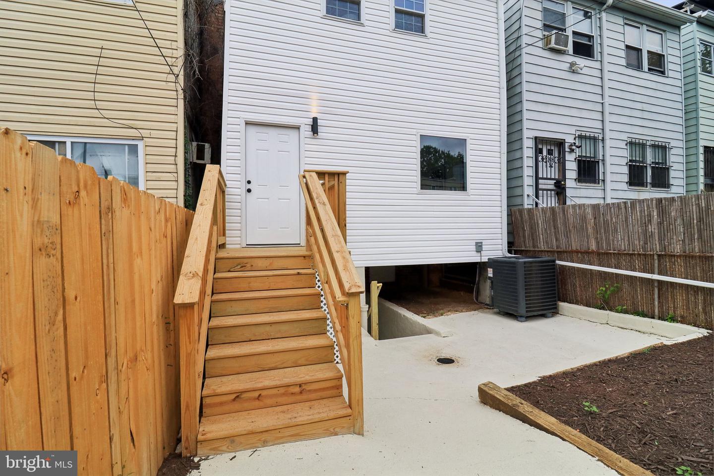 639 NW COLUMBIA RD NW, WASHINGTON, District Of Columbia 20001, 3 Bedrooms Bedrooms, 15 Rooms Rooms,2 BathroomsBathrooms,Residential,For sale,639 NW COLUMBIA RD NW,DCDC2199820 MLS # DCDC2199820