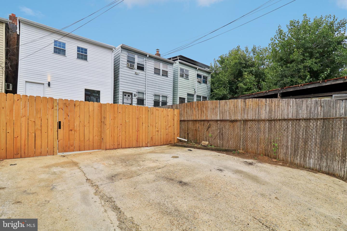 639 NW COLUMBIA RD NW, WASHINGTON, District Of Columbia 20001, 3 Bedrooms Bedrooms, 15 Rooms Rooms,2 BathroomsBathrooms,Residential,For sale,639 NW COLUMBIA RD NW,DCDC2199820 MLS # DCDC2199820