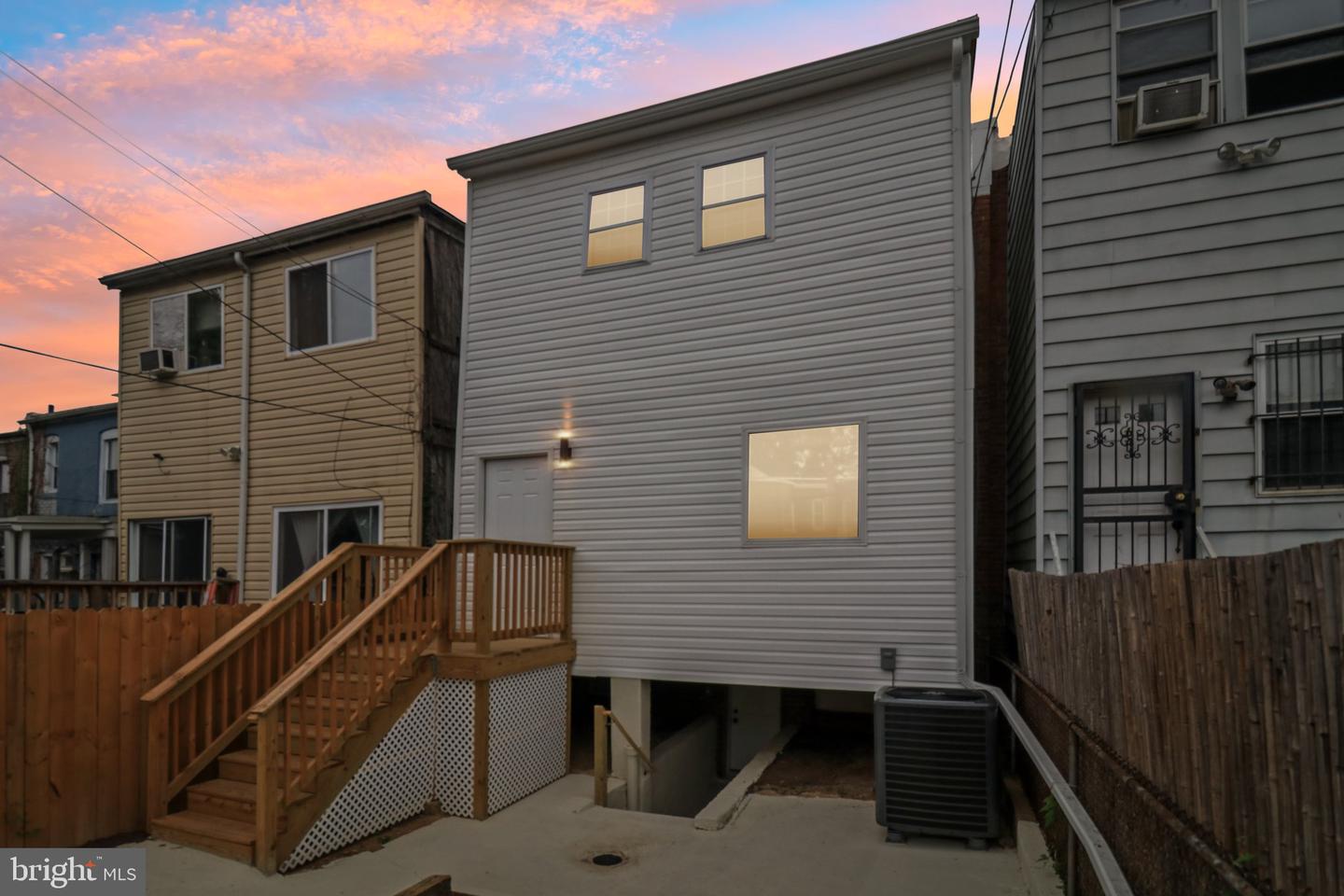639 NW COLUMBIA RD NW, WASHINGTON, District Of Columbia 20001, 3 Bedrooms Bedrooms, 15 Rooms Rooms,2 BathroomsBathrooms,Residential,For sale,639 NW COLUMBIA RD NW,DCDC2199820 MLS # DCDC2199820