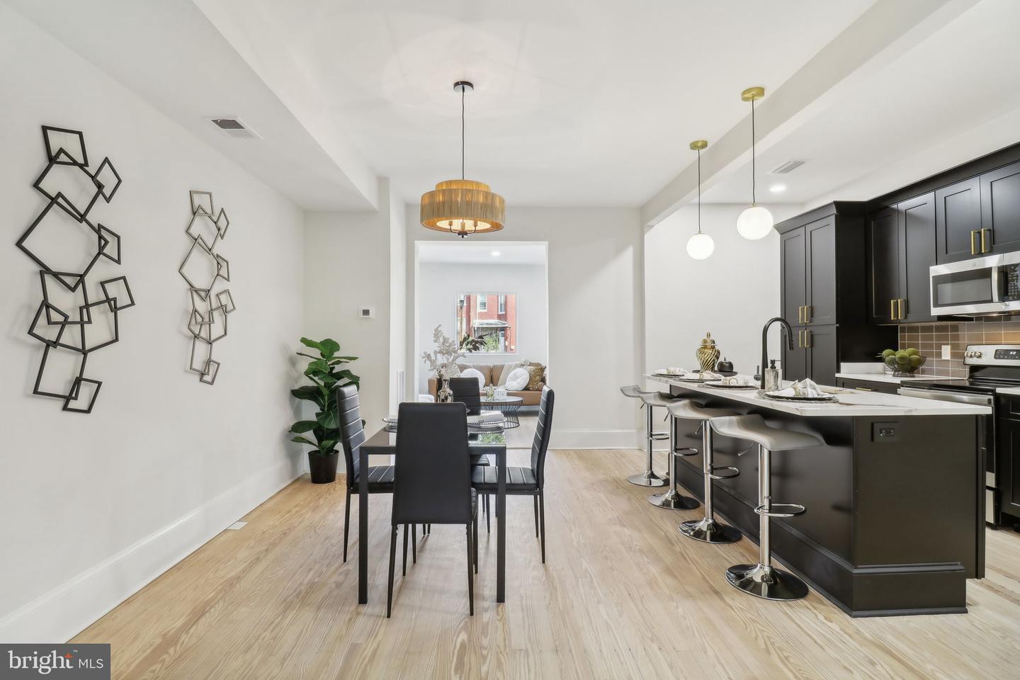 639 NW COLUMBIA RD NW, WASHINGTON, District Of Columbia 20001, 3 Bedrooms Bedrooms, 15 Rooms Rooms,2 BathroomsBathrooms,Residential,For sale,639 NW COLUMBIA RD NW,DCDC2199820 MLS # DCDC2199820