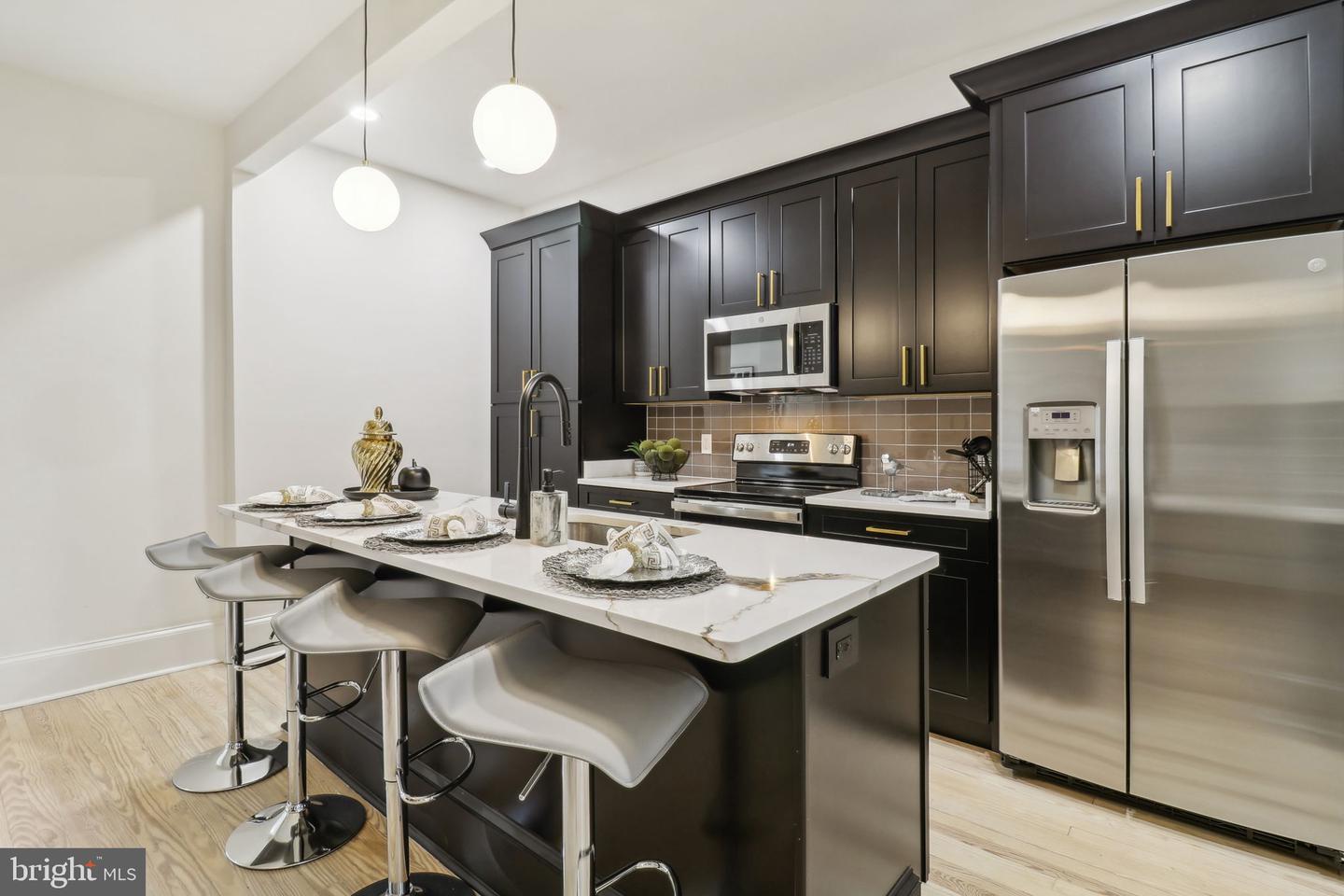 639 NW COLUMBIA RD NW, WASHINGTON, District Of Columbia 20001, 3 Bedrooms Bedrooms, 15 Rooms Rooms,2 BathroomsBathrooms,Residential,For sale,639 NW COLUMBIA RD NW,DCDC2199820 MLS # DCDC2199820