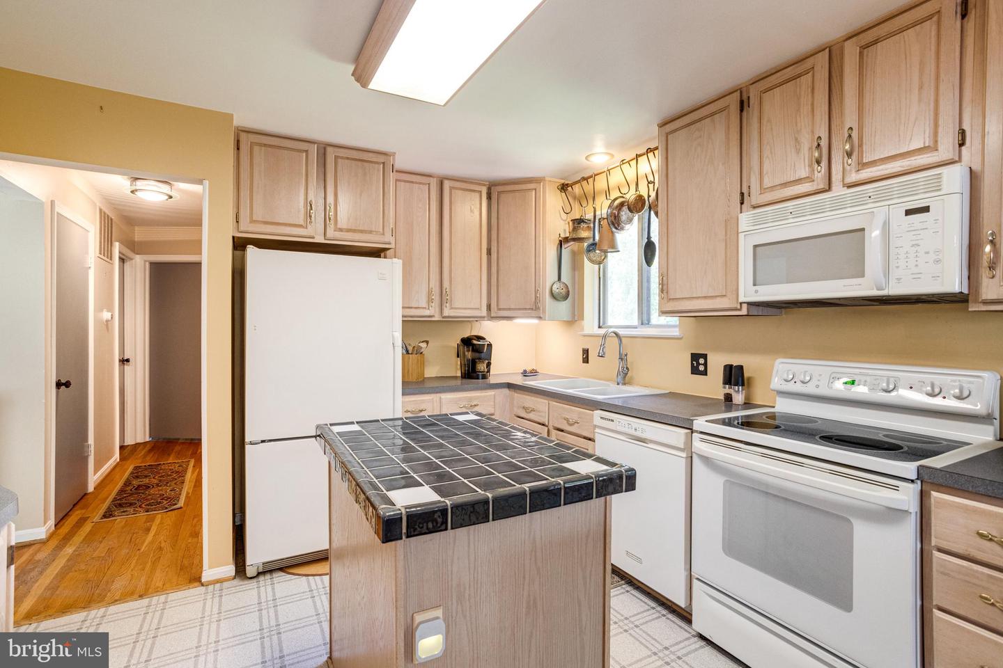 5518 KEMPTON DR, SPRINGFIELD, Virginia 22151, 5 Bedrooms Bedrooms, ,3 BathroomsBathrooms,Residential,For sale,5518 KEMPTON DR,VAFX2242442 MLS # VAFX2242442