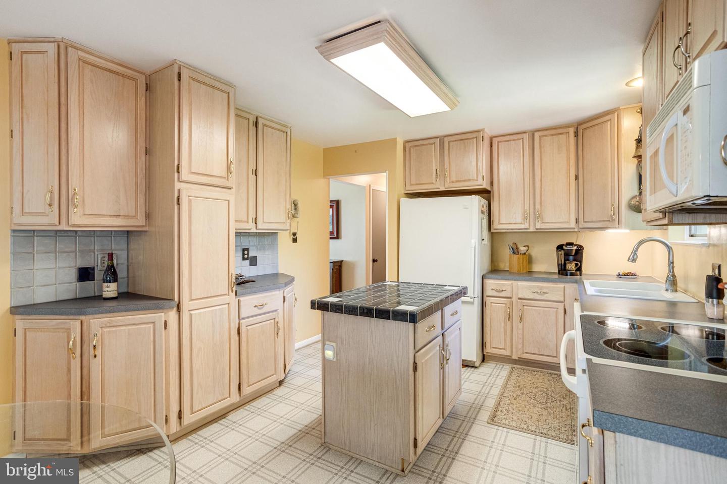 5518 KEMPTON DR, SPRINGFIELD, Virginia 22151, 5 Bedrooms Bedrooms, ,3 BathroomsBathrooms,Residential,For sale,5518 KEMPTON DR,VAFX2242442 MLS # VAFX2242442