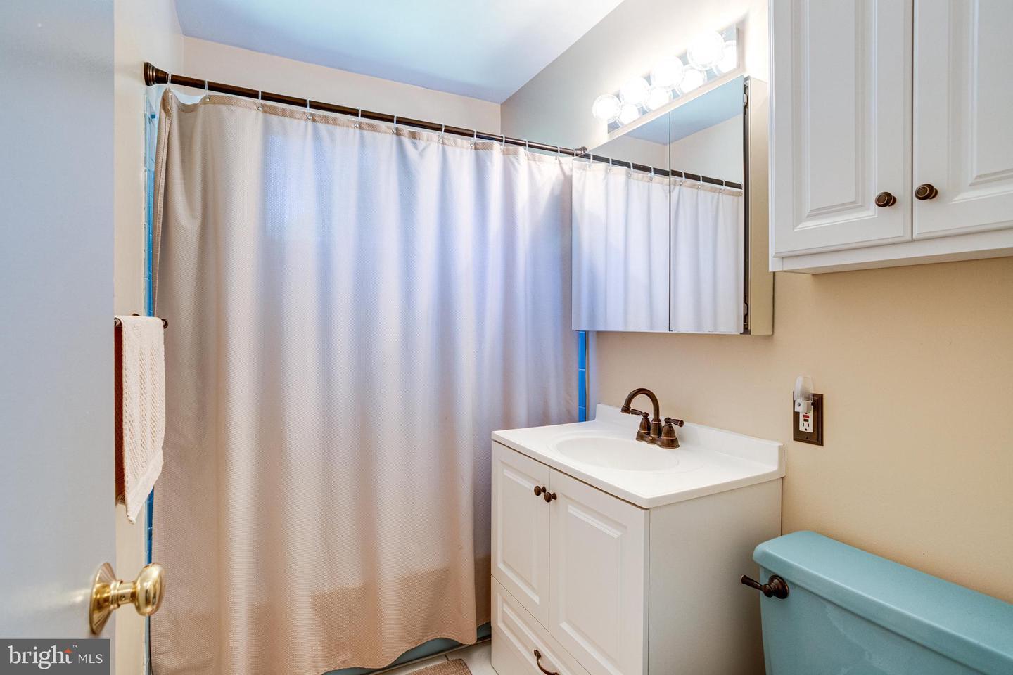 5518 KEMPTON DR, SPRINGFIELD, Virginia 22151, 5 Bedrooms Bedrooms, ,3 BathroomsBathrooms,Residential,For sale,5518 KEMPTON DR,VAFX2242442 MLS # VAFX2242442