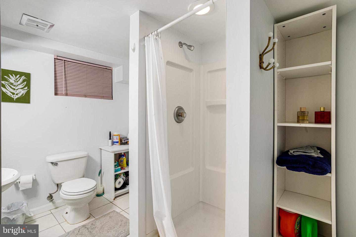 5518 KEMPTON DR, SPRINGFIELD, Virginia 22151, 5 Bedrooms Bedrooms, ,3 BathroomsBathrooms,Residential,For sale,5518 KEMPTON DR,VAFX2242442 MLS # VAFX2242442