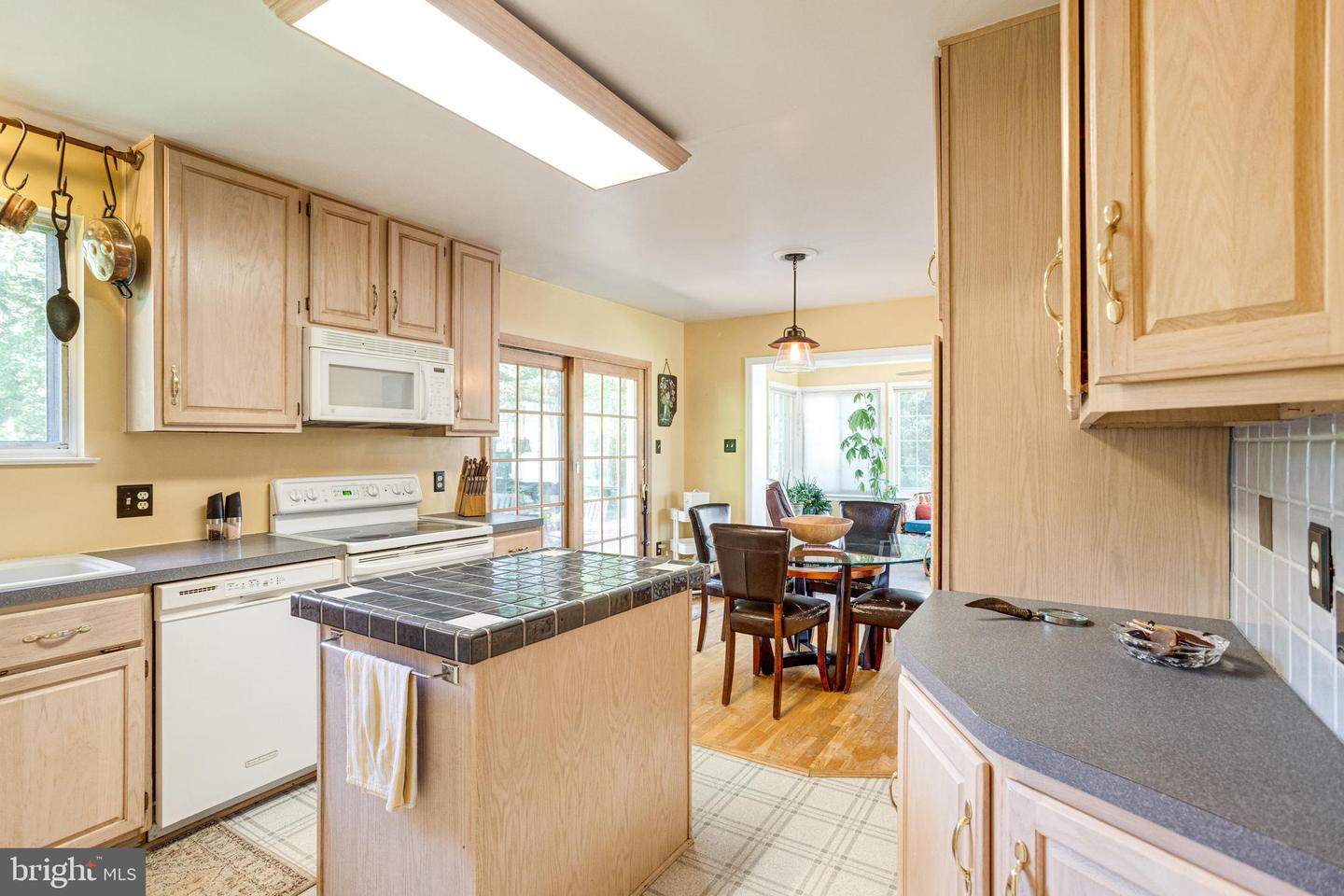 5518 KEMPTON DR, SPRINGFIELD, Virginia 22151, 5 Bedrooms Bedrooms, ,3 BathroomsBathrooms,Residential,For sale,5518 KEMPTON DR,VAFX2242442 MLS # VAFX2242442