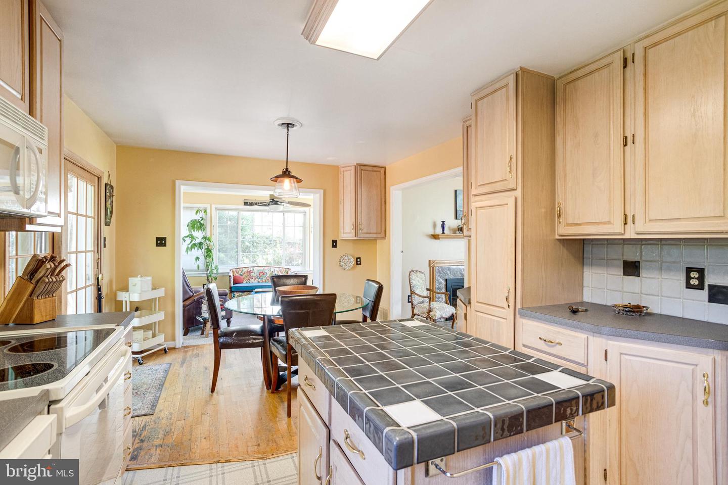 5518 KEMPTON DR, SPRINGFIELD, Virginia 22151, 5 Bedrooms Bedrooms, ,3 BathroomsBathrooms,Residential,For sale,5518 KEMPTON DR,VAFX2242442 MLS # VAFX2242442