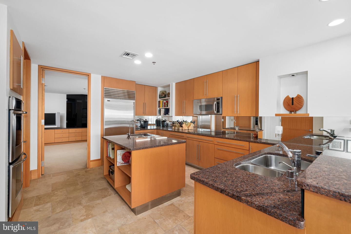 1401 N OAK ST N #912, ARLINGTON, Virginia 22209, 3 Bedrooms Bedrooms, ,3 BathroomsBathrooms,Residential,For sale,1401 N OAK ST N #912,VAAR2058364 MLS # VAAR2058364
