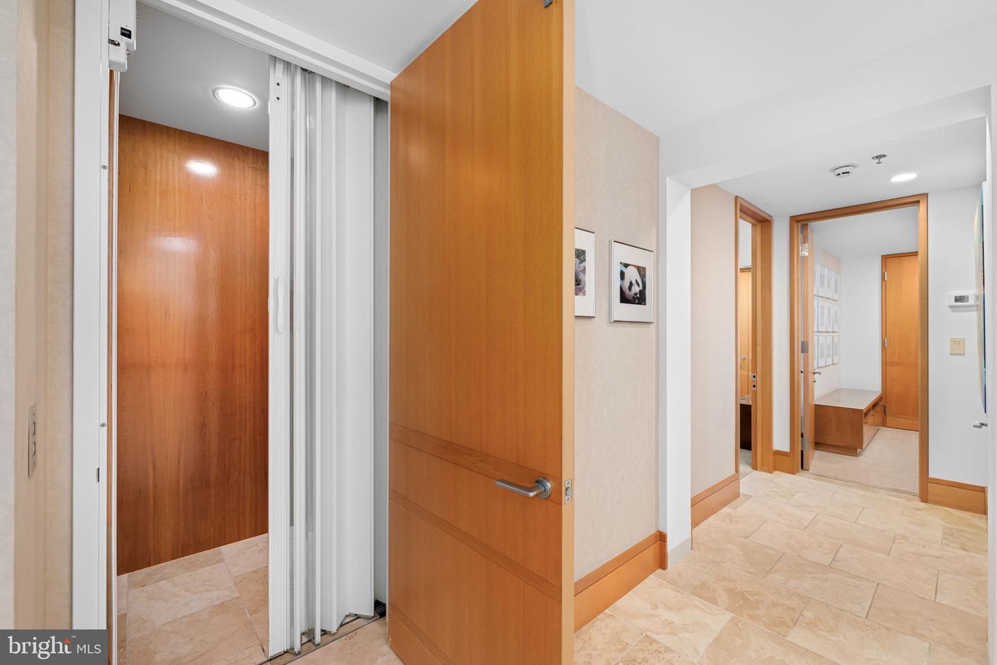 1401 N OAK ST N #912, ARLINGTON, Virginia 22209, 3 Bedrooms Bedrooms, ,3 BathroomsBathrooms,Residential,For sale,1401 N OAK ST N #912,VAAR2058364 MLS # VAAR2058364